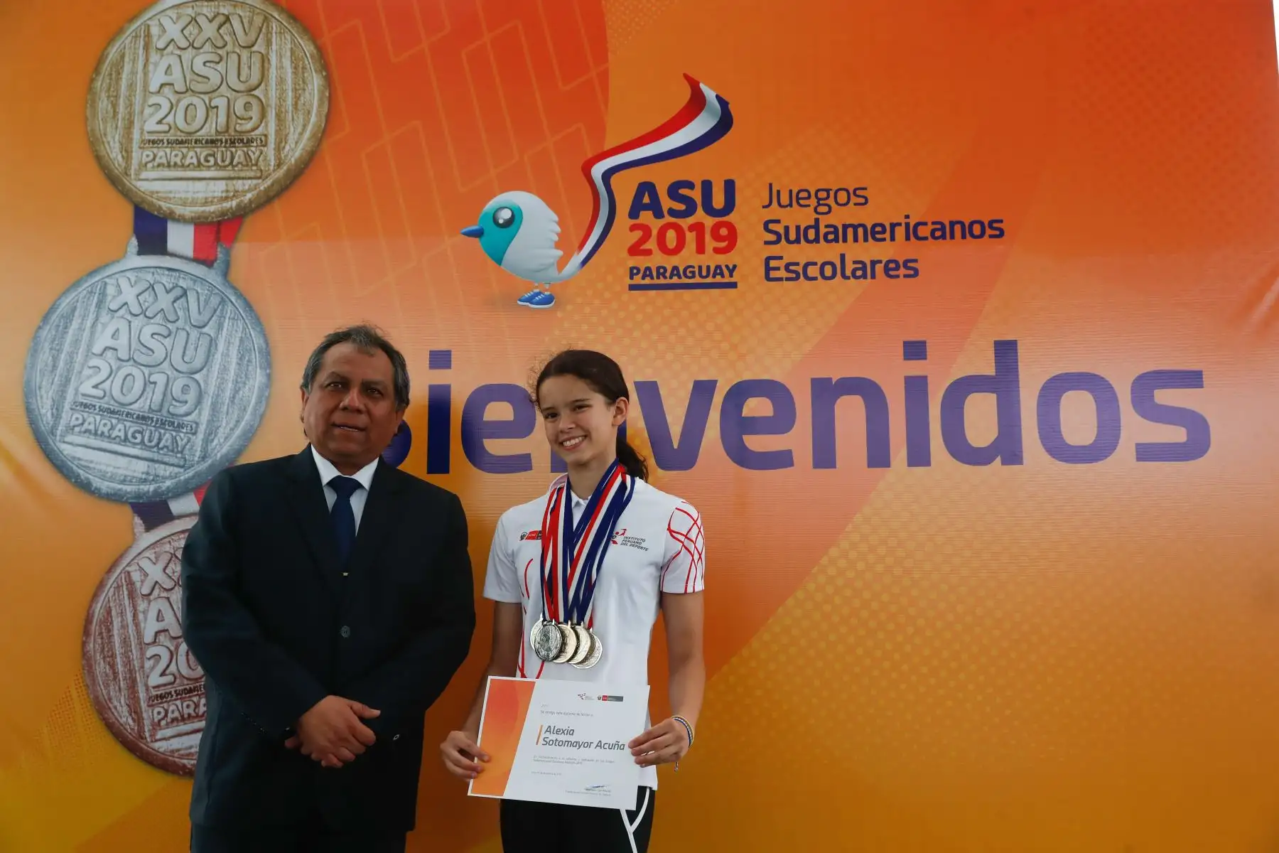 Vice ministro, Guido  Rospigliosi brinda reconocimiento a delegación de  participantes de los Juegos Sudamericanos Escolares Asunción 2019. Foto: ANDINA/Renato Pajuelo