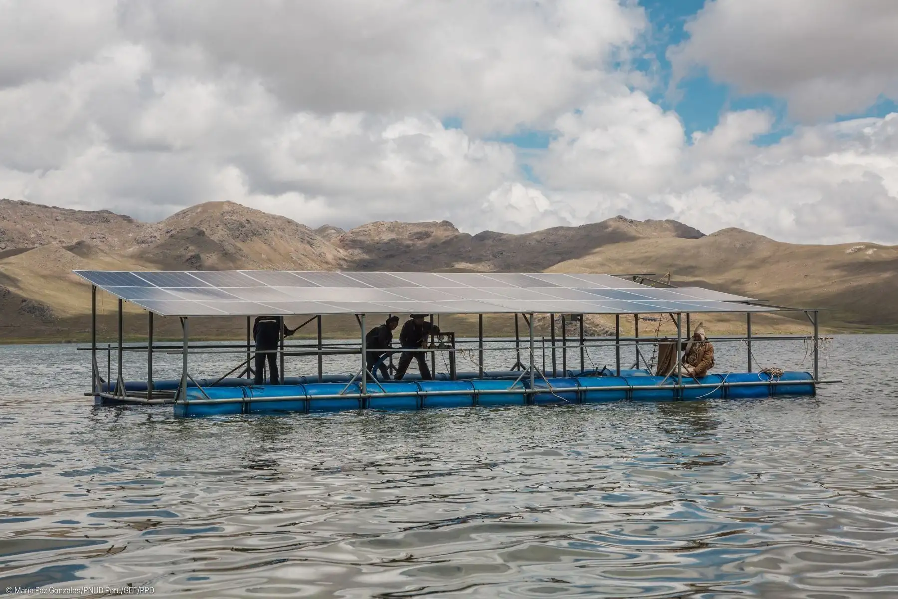 Innovador proyecto que usa energía solar para regar ganó el tercer puesto.