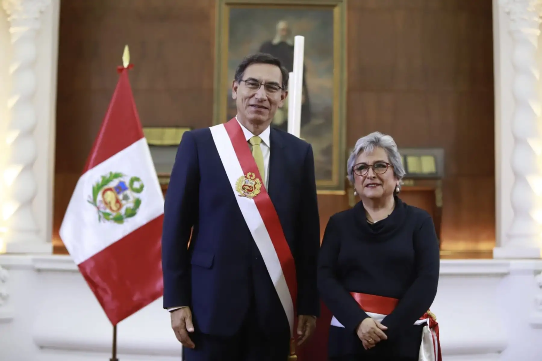 Presidente de la República, Martín Vizcarra juramenta a la nueva a Ministra de Cultura,Sonia Guillén.
Foto: ANDINA/PCM