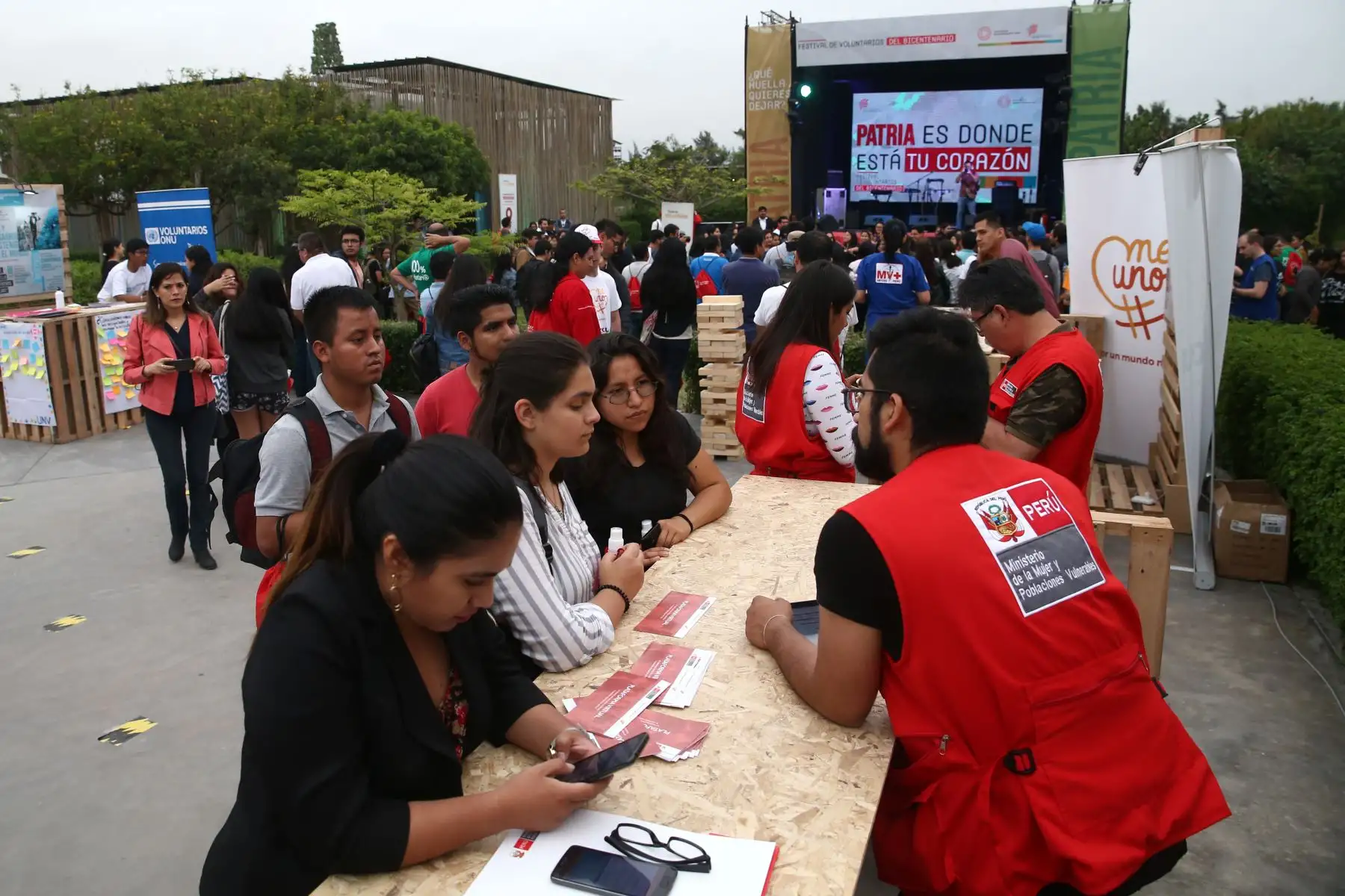 En el marco de las celebraciones por el Día Internacional del Voluntariado, se realiza la primera Festival de Voluntariados del Bicentenario , en el parque Ecológico Voces por el Clima, en Santiago de Surco. Foto: ANDINA/Vidal Tarqui