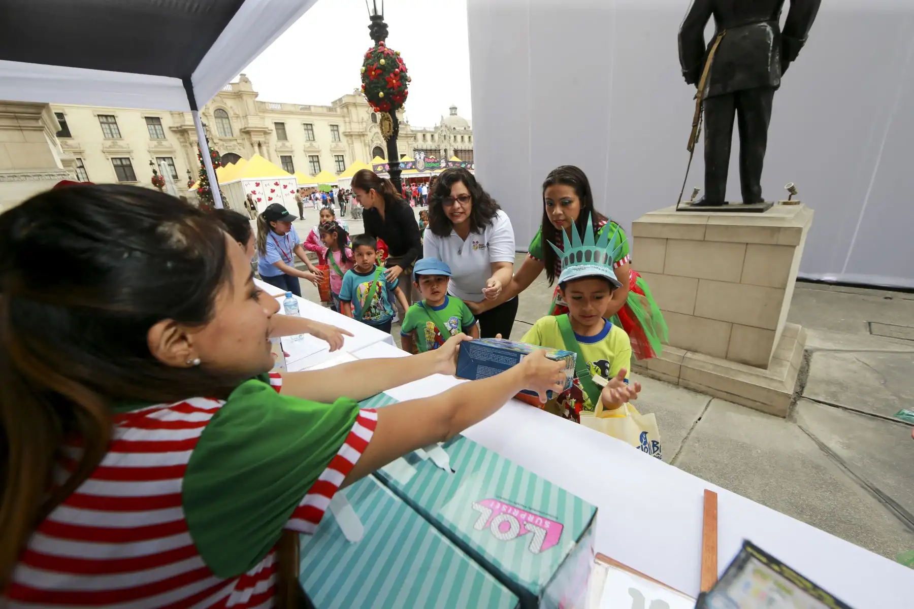 El presidente Martín Vizcarra participó en la feria multisectorial “Mundo de ilusiones”, iniciativa que promueve cultura, conocimiento y el desarrollo de valores en niños y adolescentes en condición de vulnerabilidad.Foto: ANDINA/Prensa Presidencia