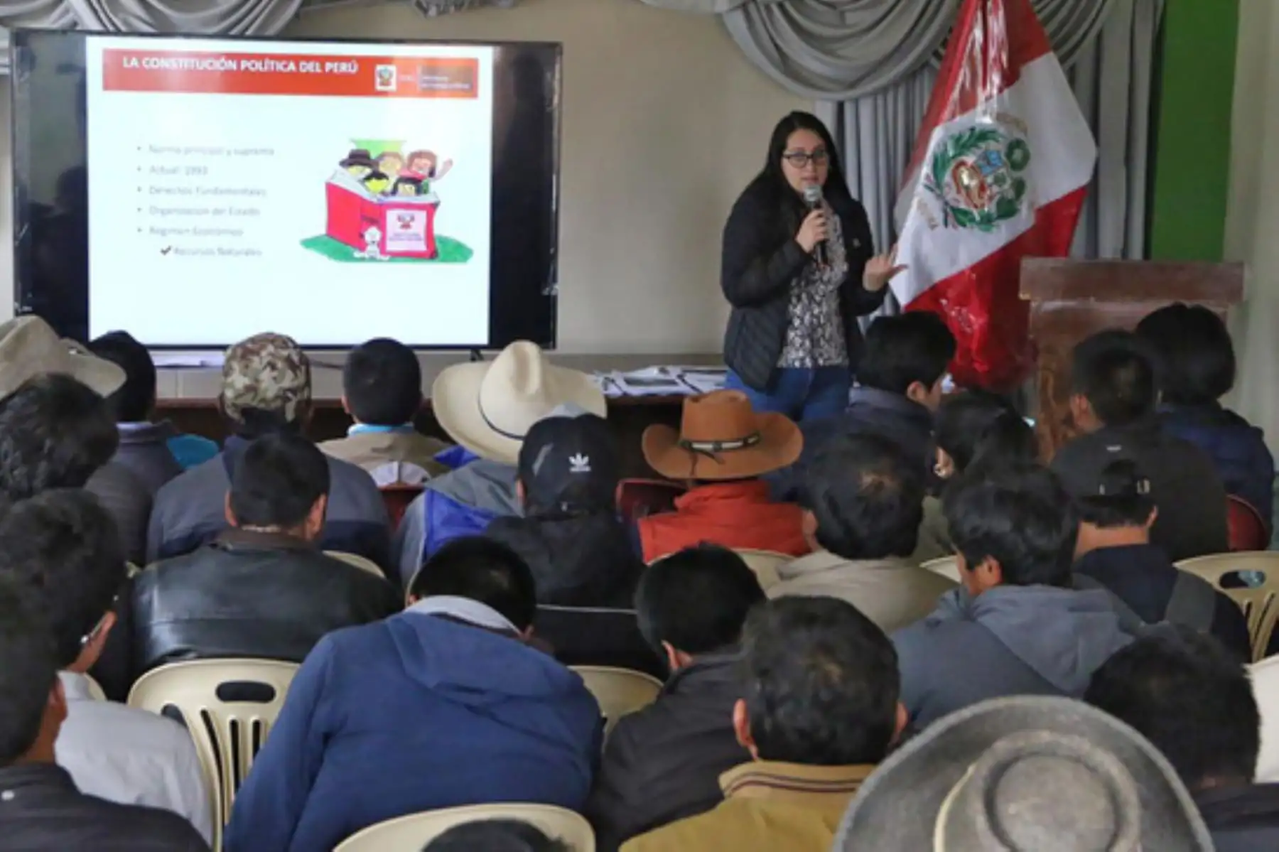 Líderes y pobladores de Haquira (Apurímac) participaron en taller descentralizado, que forma parte de las actividades del Programa de Integración Minera.