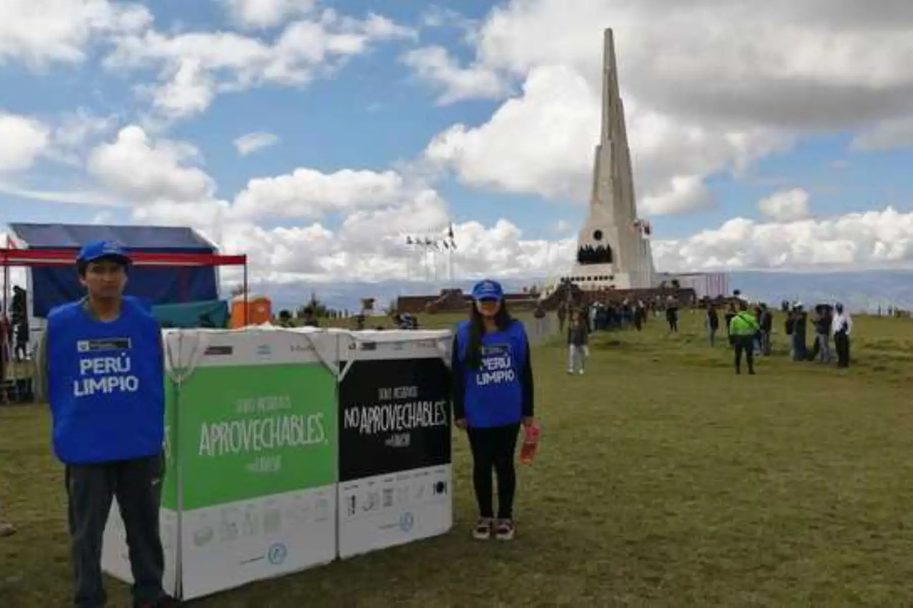 En el Santuario Histórico de la Pampa de Ayacucho se instalaron 20 contenedores diferenciados entre residuos sólidos aprovechables y no aprovechables.