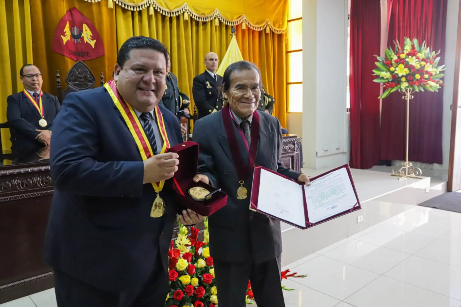El compositor Luis Murillo Cuba creó el himno de la ciudad de Chimbote, capital de la provincia del Santa (Áncash), en 1984.