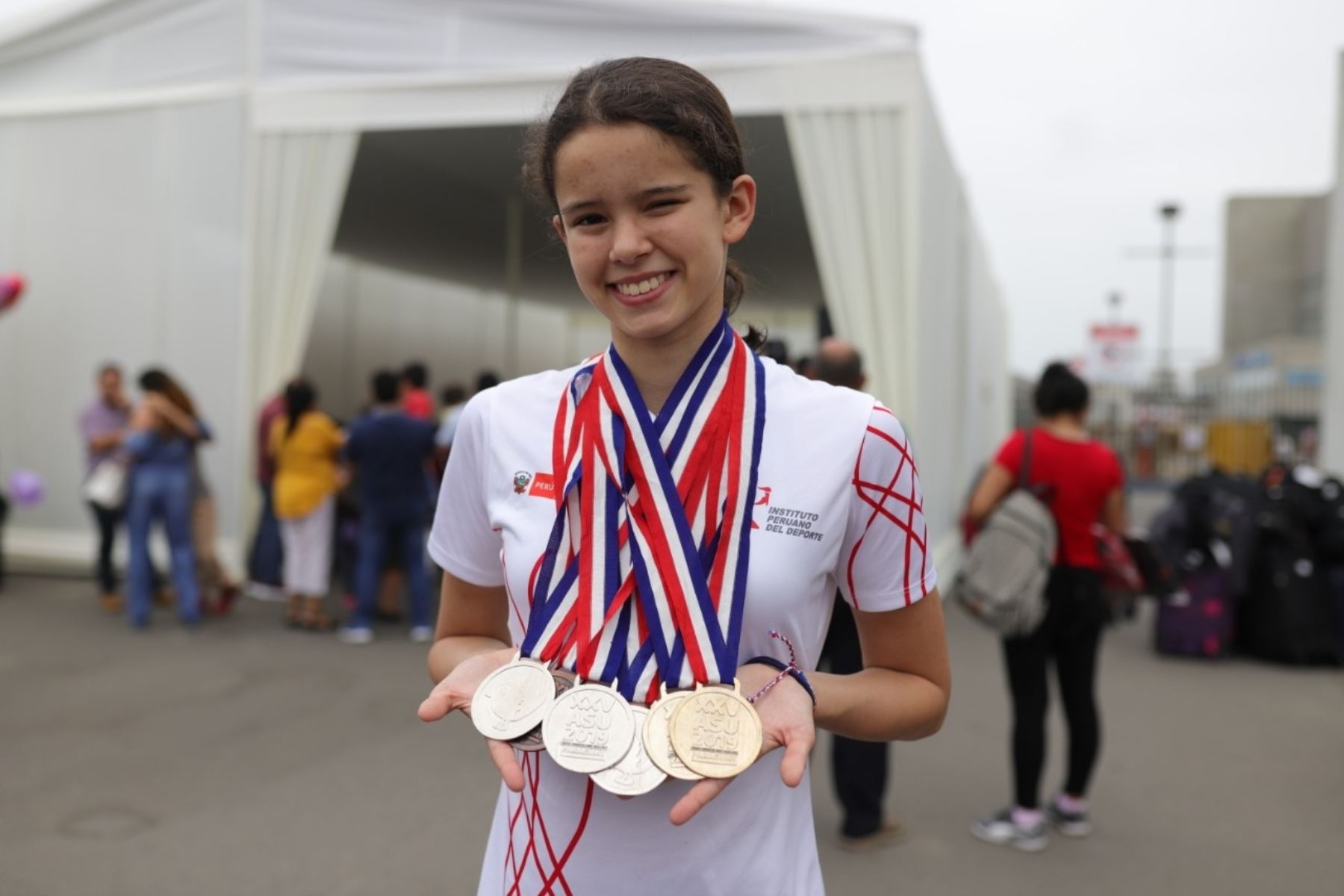 Alexia Sotomayor fue la nadadora que más logros alcanzó en los Juegos Sudamericanos Escolares disputados en Asunción (Paraguay)