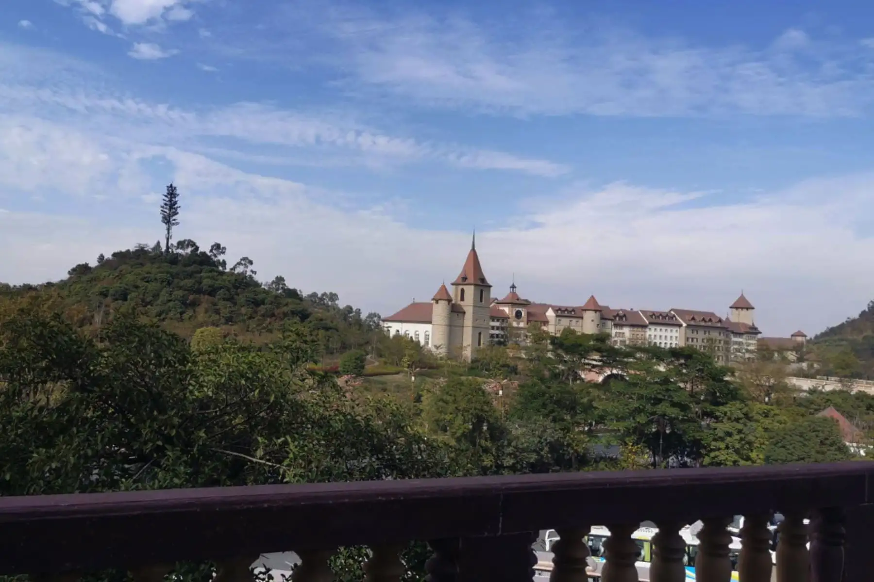 Viajar mas de 27 horas y hacer tres conexiones aeréas para llegar a Dongguan, ciudad ubicada al sur de China. llegando al Horn Campus o "Pueblo Europa".Lugar emblemático del Viejo Continente que es el centro de investigación y desarrollo tecnológico de Huawei. Foto:ANDINA/ Rodolfo Espinal