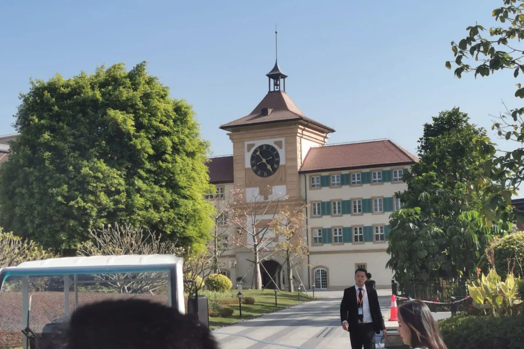 Viajar mas de 27 horas y hacer tres conexiones aeréas para llegar a Dongguan, ciudad ubicada al sur de China. llegando al Horn Campus o "Pueblo Europa".Lugar emblemático del Viejo Continente que es el centro de investigación y desarrollo tecnológico de Huawei. Foto:ANDINA/ Rodolfo Espinal