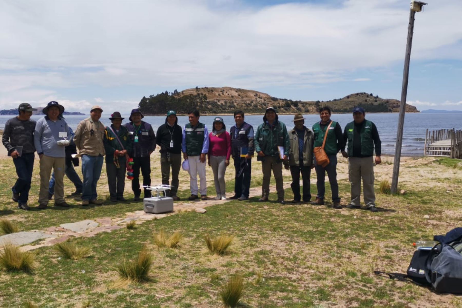 Entidades inician trabajos en Puno para titular a 700 predios que colindan con el lago Titicaca.