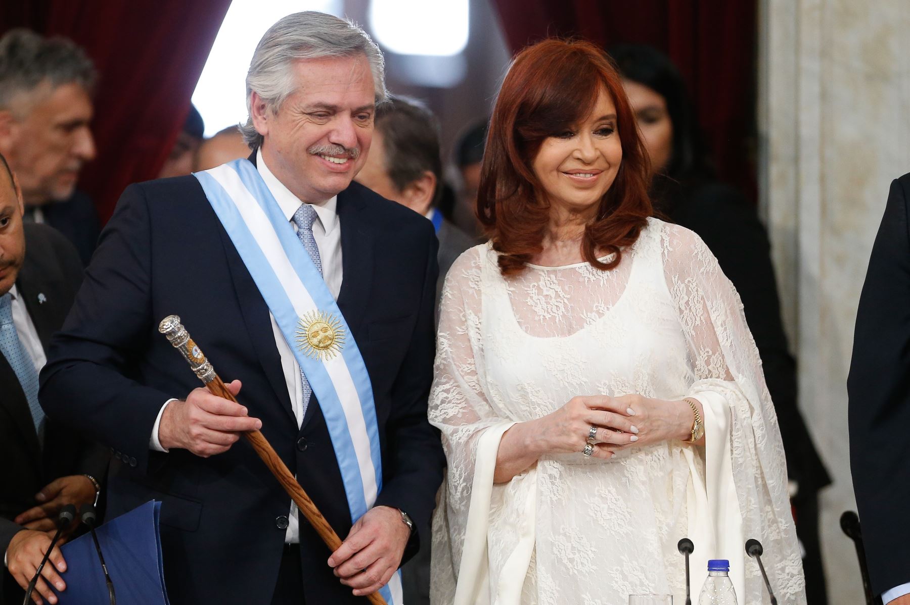 Presidente Alberto Fernández, en un pasaje de la ceremonia oficial de asunción de mando, junto a la vicepresidenta Cristina Fernández. / Foto: EFE