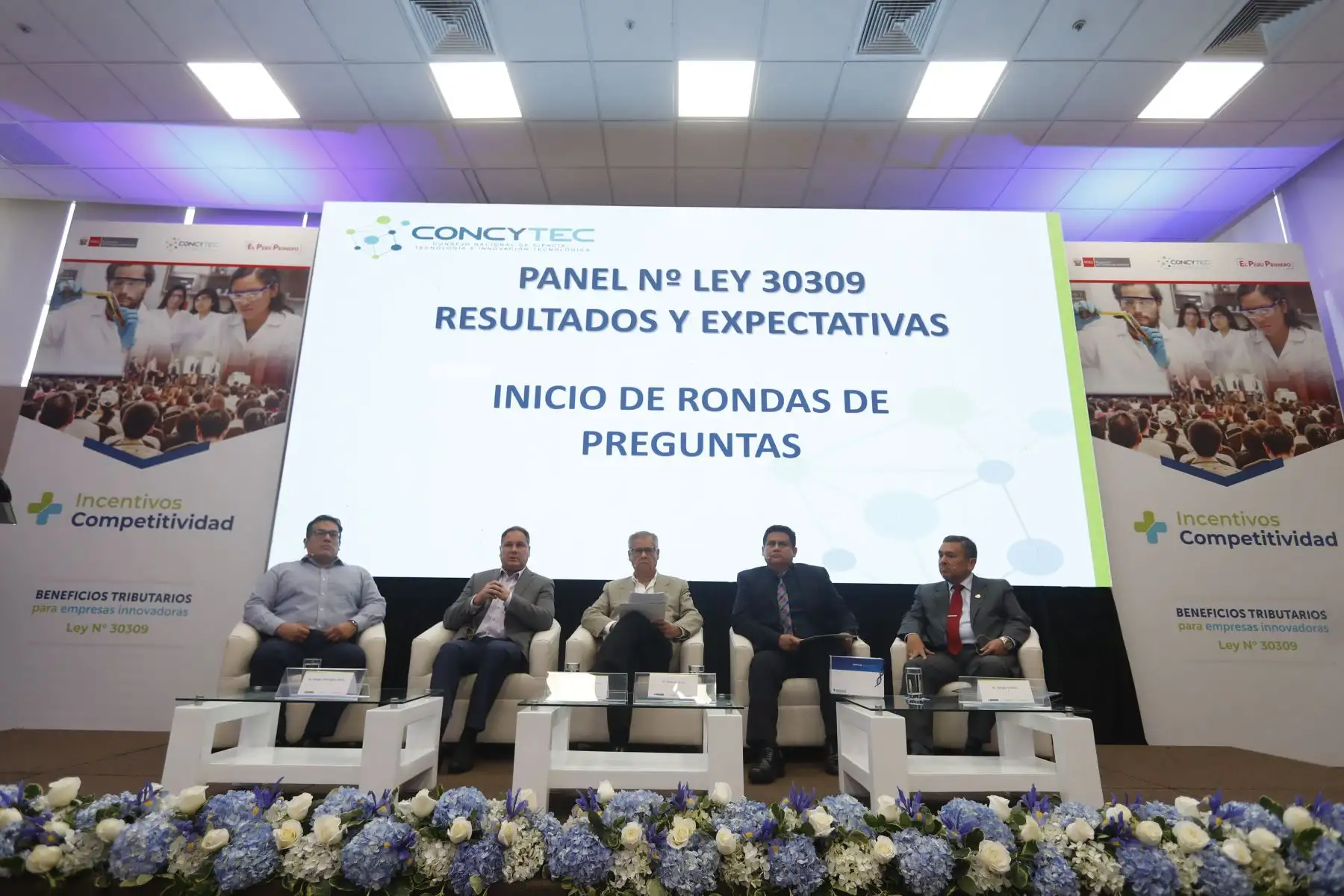 Sergio Rodríguez, director ejecutivo del ITP; Sergio Gamio de Ilender Perú; Henry Harman, director de programas políticas del Concytec; Heinner Guio de Inbiomedic y Domingo Neyra, gerente de Estrategias de la Sunat. Foto: ANDINA/Renato Pajuelo