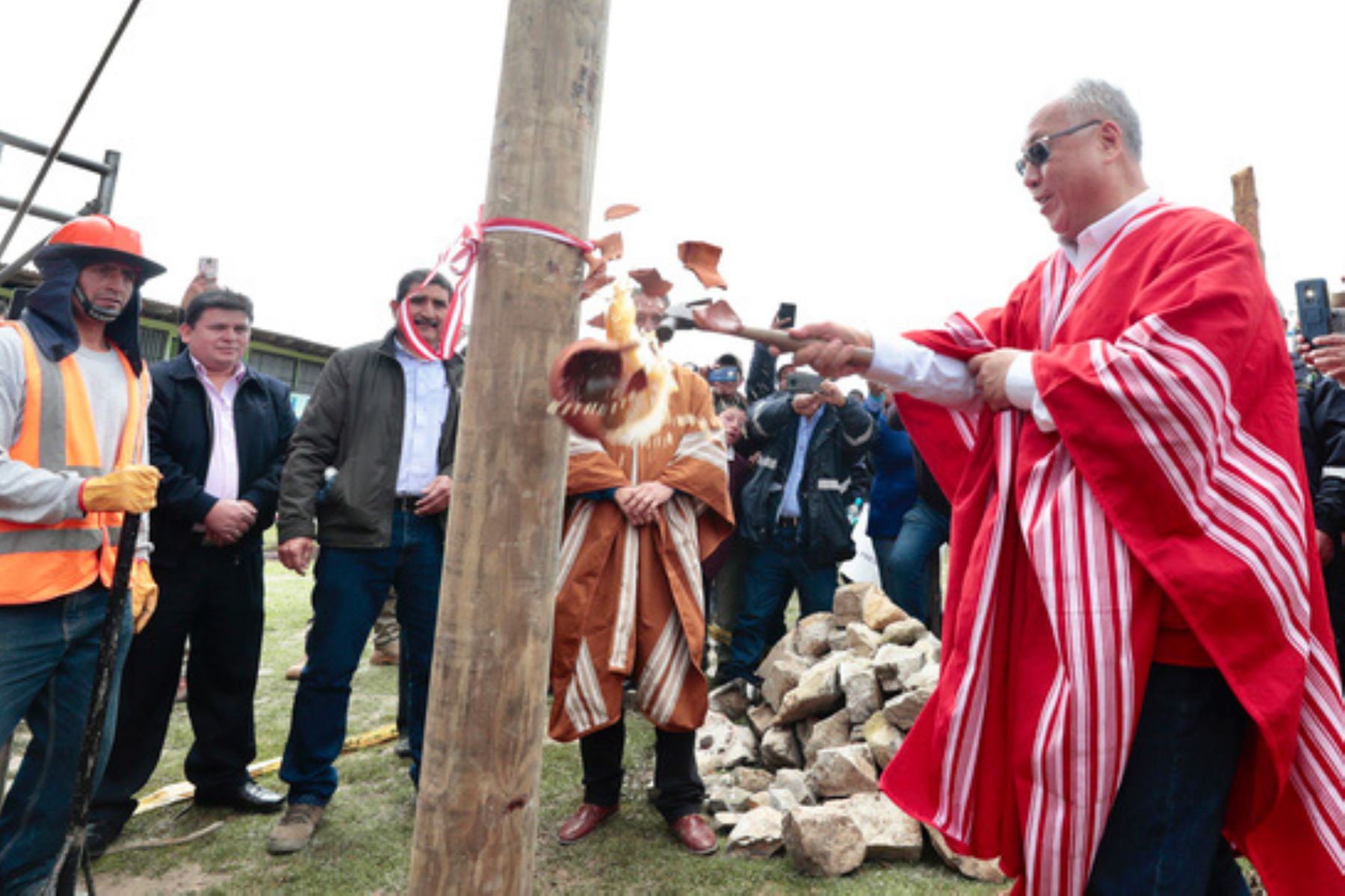 El ministro de Energía y Minas, Juan Carlos Liu Yonsen, participó en el inicio de la obra de electrificación rural “Instalación y ampliación del sistema eléctrico rural San Miguel-Fase I”.