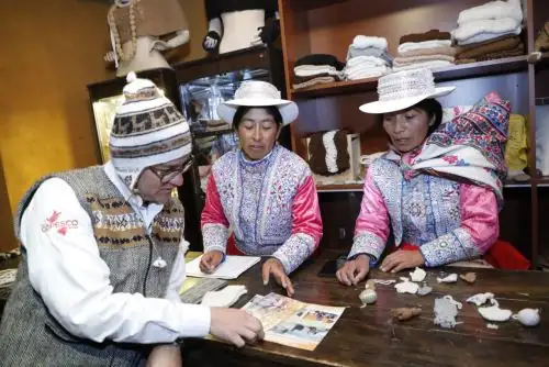 La nueva identidad de Marca de Turismo Comunitario fue lanzada por el ministro durante el XI Encuentro Nacional de Turismo Comunitario en Arequipa