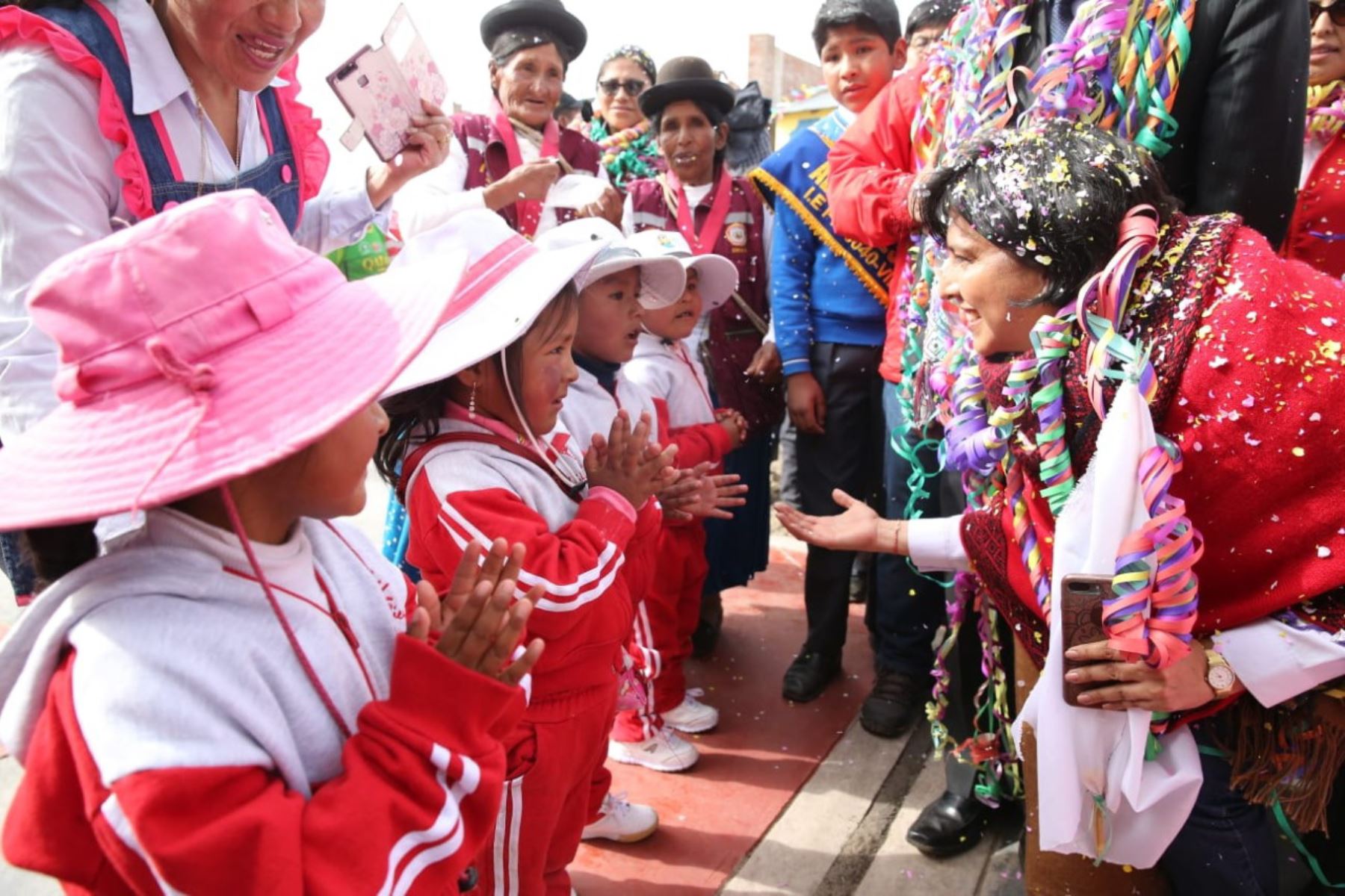 Lla titular del MTPE, Sylvia Cáceres, participó en la inauguración de la Institución Educativa Primaria Nº 70040 del distrito de Vilque, región Puno.
