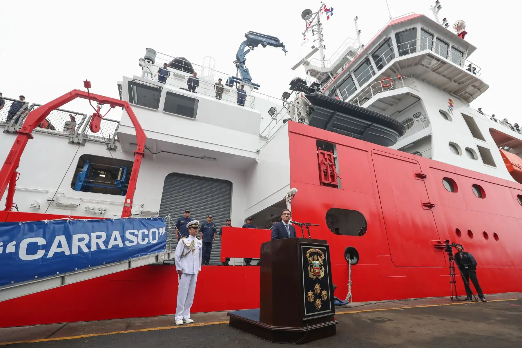 El Presidente de la república Martin Vizcarra, asiste a la ceremonia del zarpe del Buque Oceanográfico B.A.P. Carrasco a la Antártida. Foto: ANDINA/ MINDEF