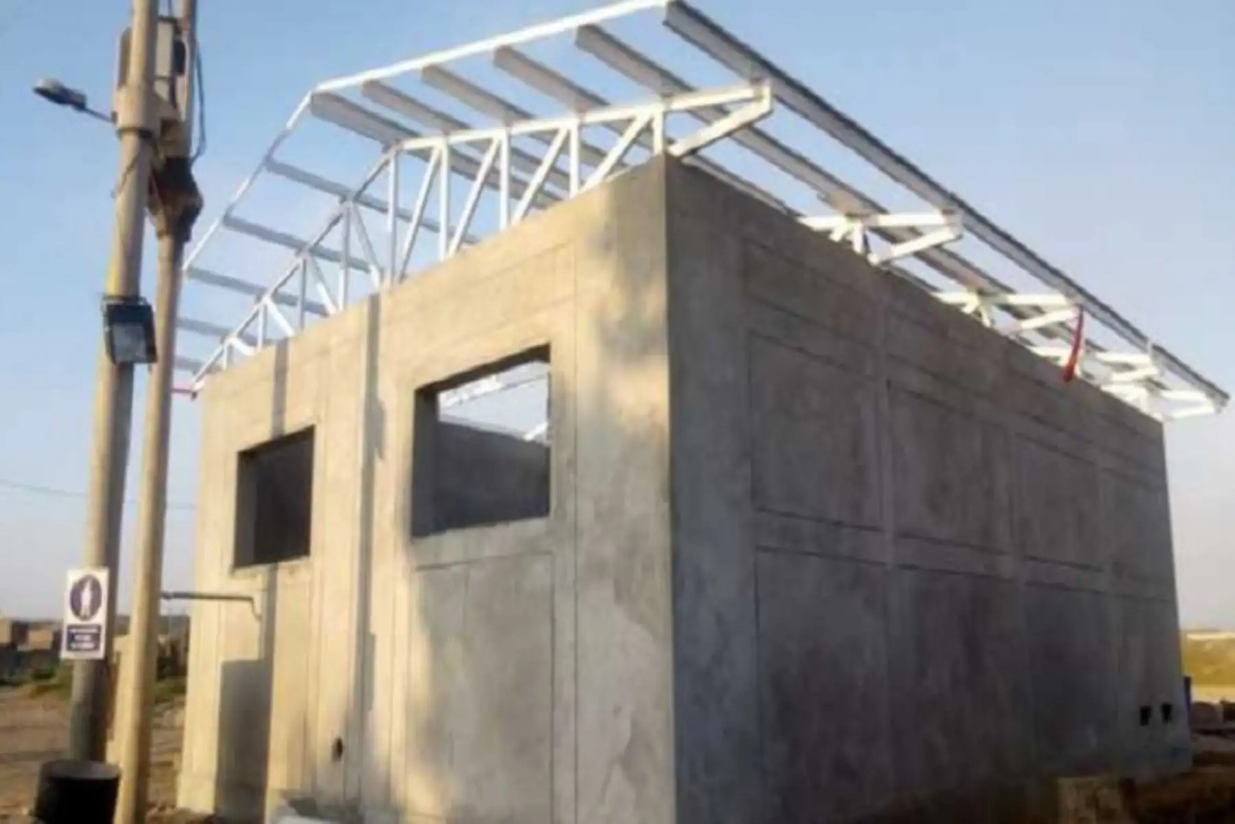 La ejecución de la obra, que beneficiará a más de 26,000 habitantes, registra a la fecha un avance del 90%, por lo que será entregada en el plazo previsto. El monto de inversión de este proyecto asciende a más de un millón de soles.