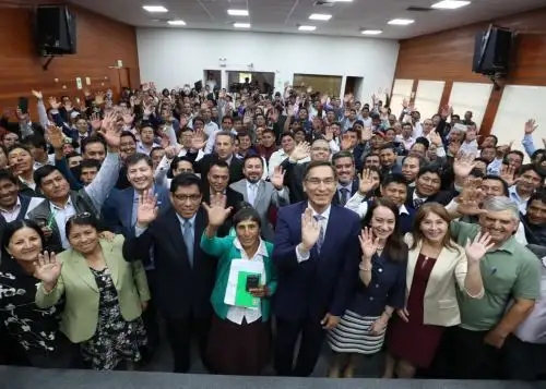 Presidente Martín Vizcarra asistió a ceremonia de reconocimiento de comunidades afectadas por la violencia entre los años 1980-2000.