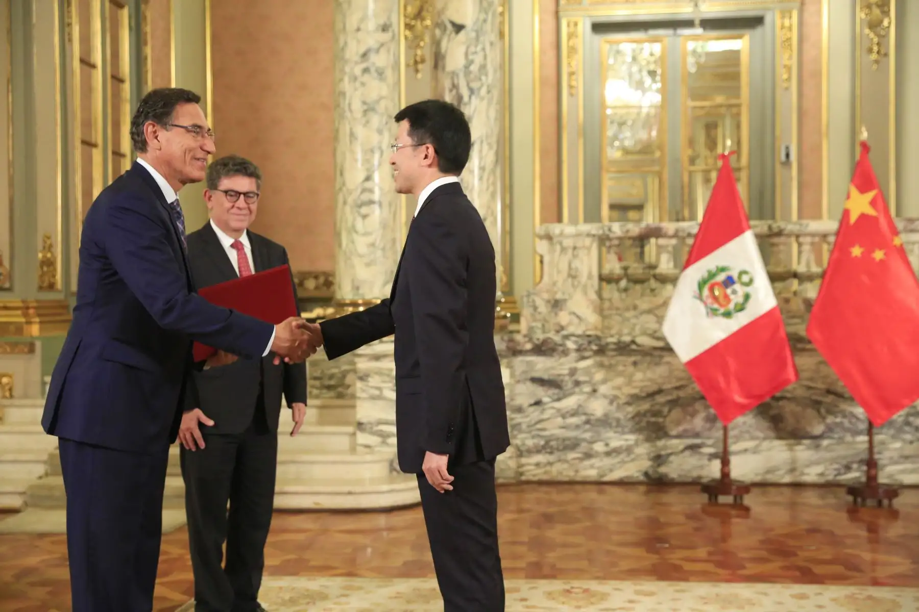 Presidente  Martin Vizcarra recibe carta credencial de nuevo embajador de China, Liang Yu.
Foto: ANDINA/Prensa Presidencia