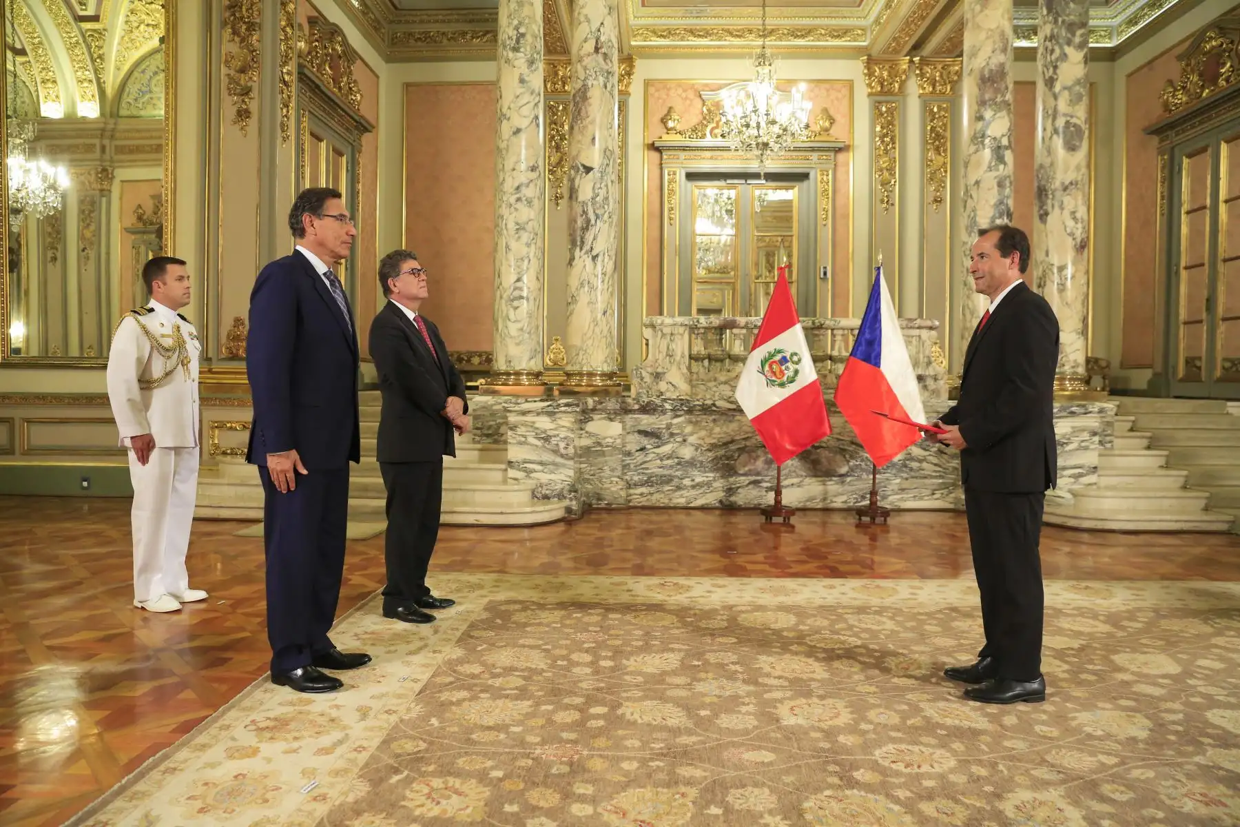 Presidente  Martin Vizcarra recibe carta credencial de nuevo embajador de República Checa, Michal Sedláèek.
Foto: ANDINA/Prensa Presidenc