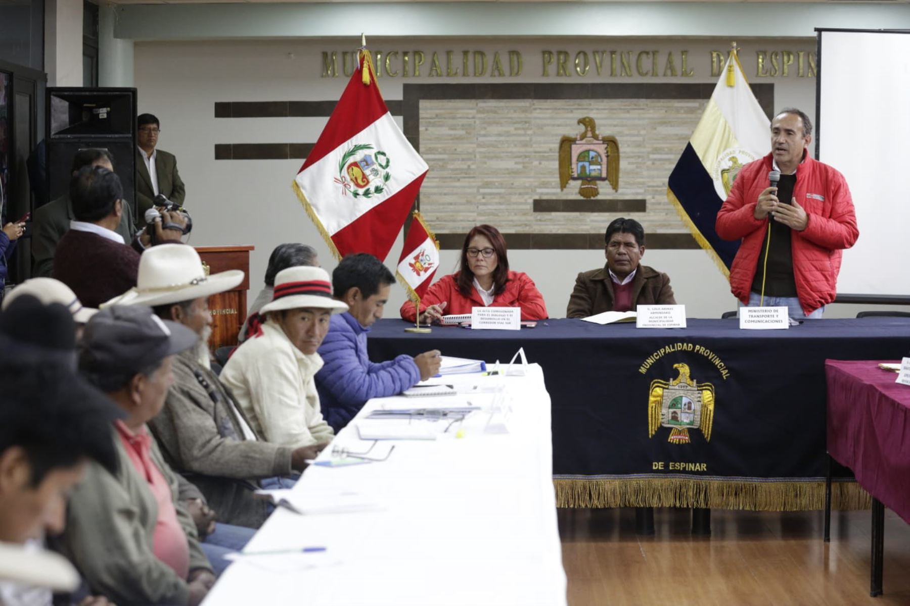 Representantes del Ejecutivo instalaron subgrupo de trabajo "Corredor vial sur de la mesa de diálogo para el desarrollo sostenible de la provincia de Espinar" (Cusco).