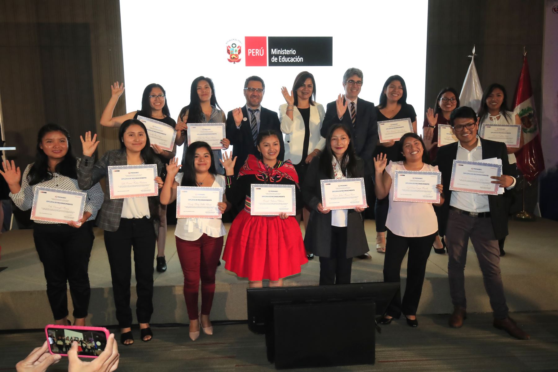 El Programa Nacional de Becas y Crédito Educativo (Pronabec) del Ministerio de Educación reconoció a 280 jóvenes talentos que acaban de concluir sus estudios de Educación

Foto: Andina/Juan Carlos Guzmán Negrini