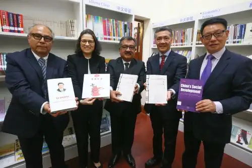 Autoridades inaugurando Sala del Libro Chino en la Gran Biblioteca Pública de Lima ANDINA/Héctor Vinces