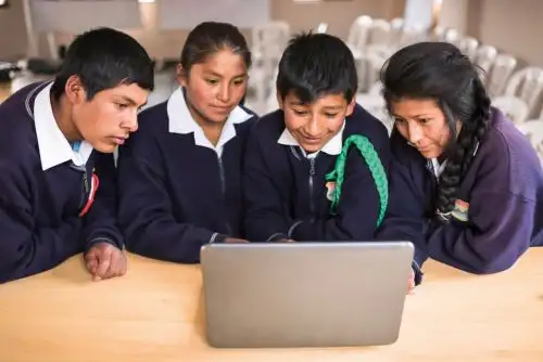 Usuarios de los tambos de Urinsaya y Churo, en la región Cusco, accederán a los programas Windows y Office de Microsoft en la versión quechua.