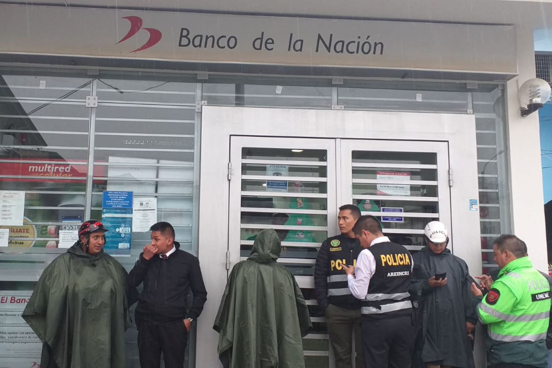 Tres sujetos con los rostros cubiertos y armas de fuego robaron 21,000 soles de la agencia del Banco de la Nación en el distrito de Independencia, región Áncash.