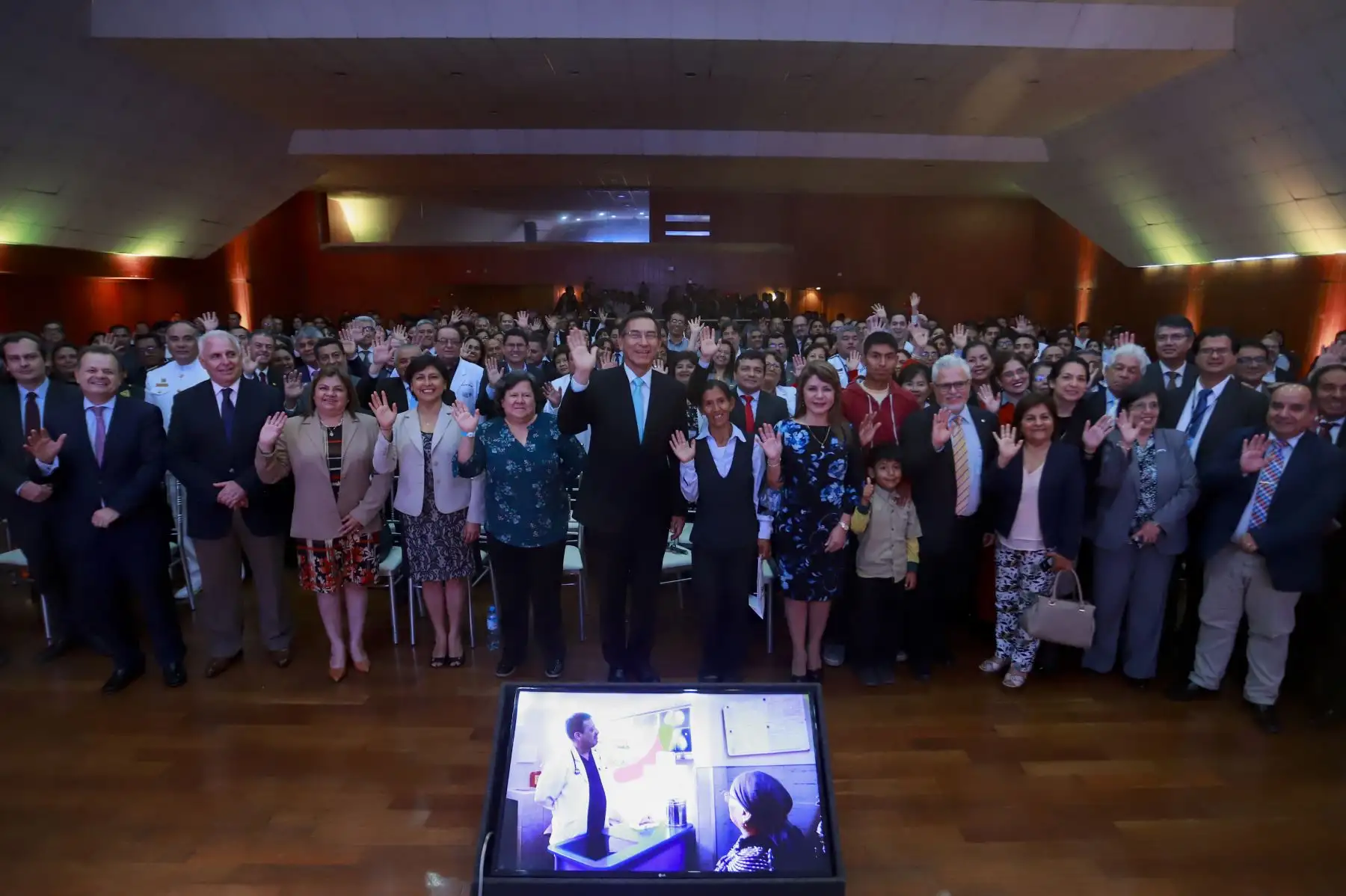 Presidente de la República, Martín Vizcarra Cornejo, junto a la ministra de Salud, Elizabeth Hinostroza Pereyra, presentan  la Cobertura Universal de Salud (CUS) para toda la población peruana.
Foto: ANDINA/ Prensa Presidencia