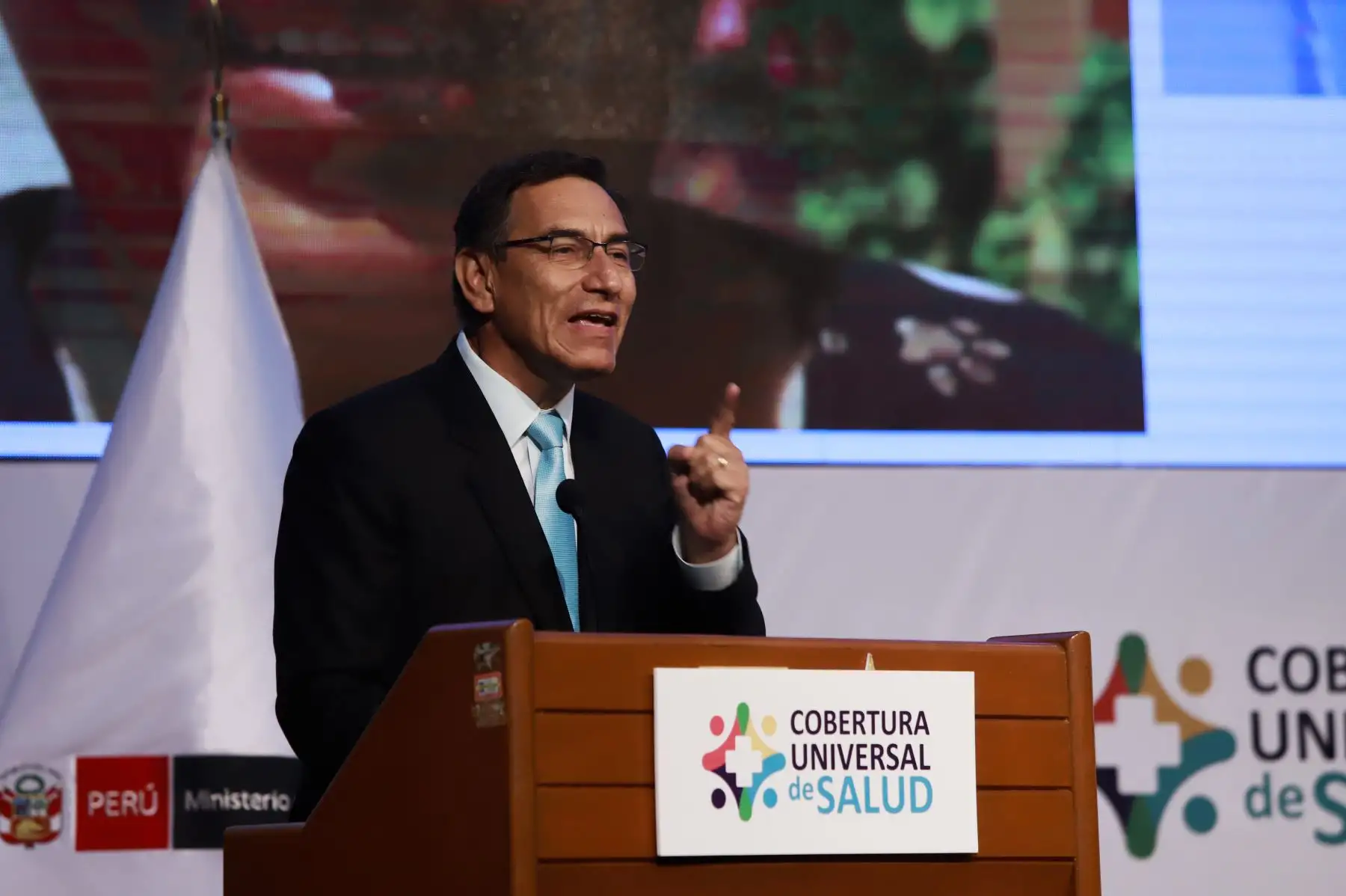 Presidente de la República, Martín Vizcarra Cornejo, junto a la ministra de Salud, Elizabeth Hinostroza Pereyra, presentan  la Cobertura Universal de Salud (CUS) para toda la población peruana.
Foto: ANDINA/ Prensa Presidencia