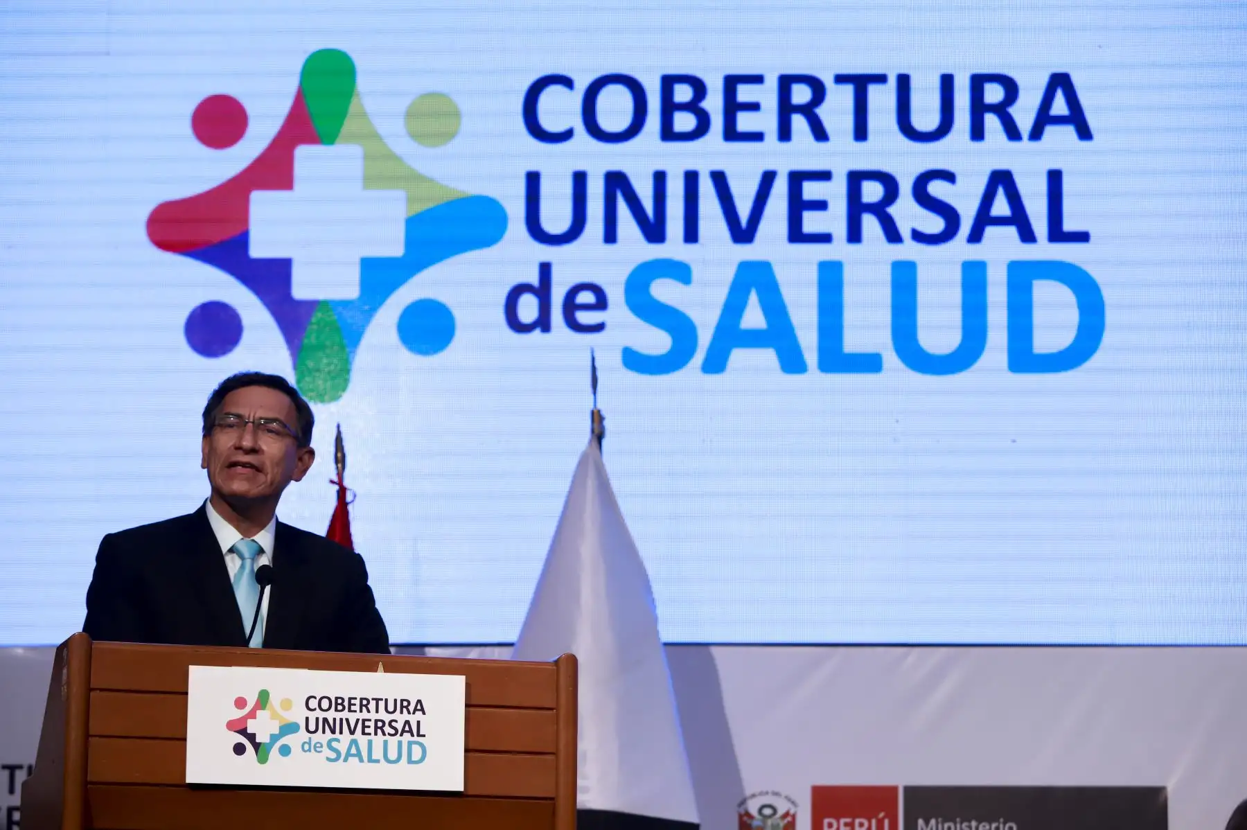 Presidente de la República, Martín Vizcarra Cornejo, junto a la ministra de Salud, Elizabeth Hinostroza Pereyra, presentan  la Cobertura Universal de Salud (CUS) para toda la población peruana.
Foto: ANDINA/ Prensa Presidencia