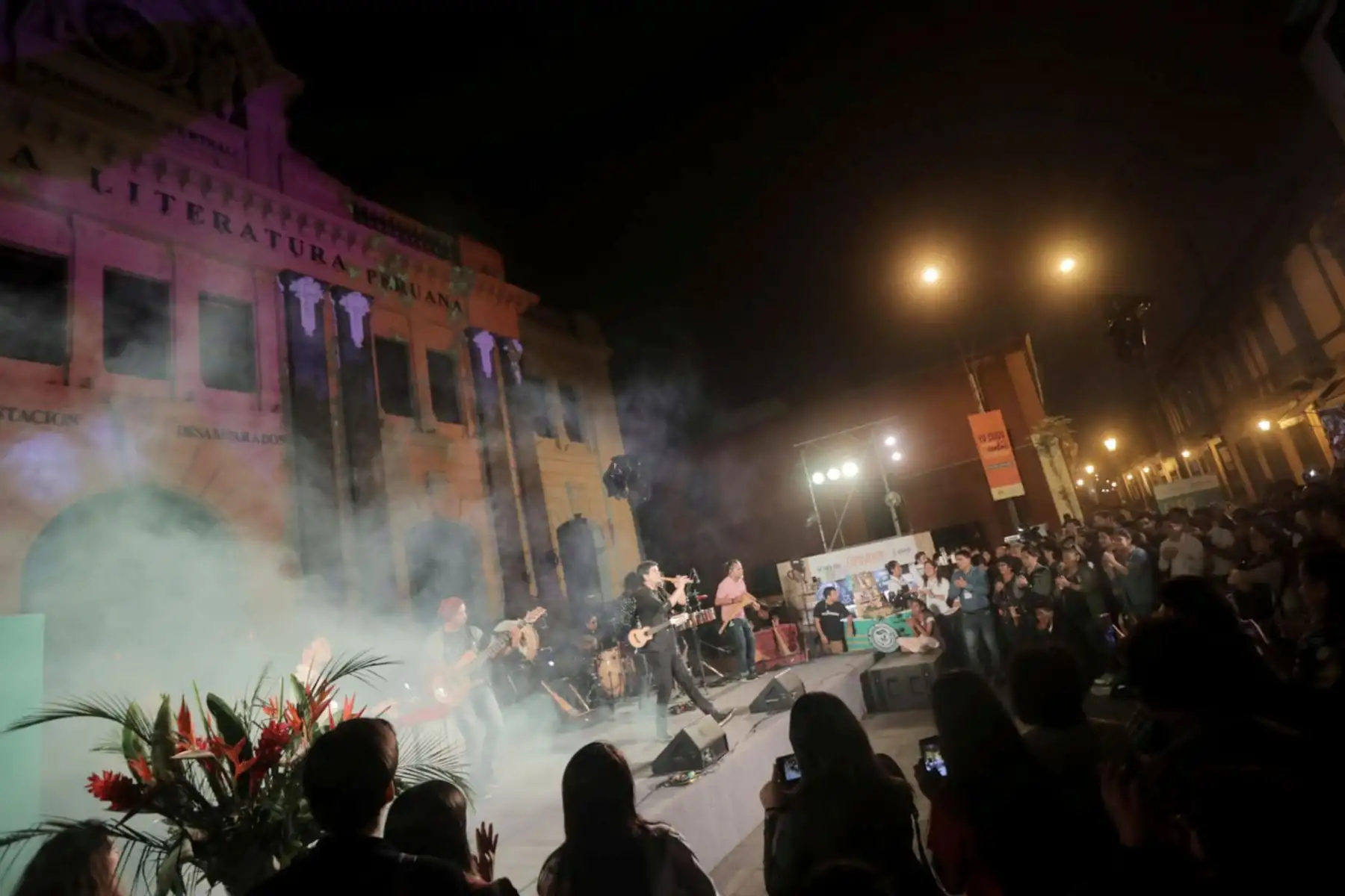 Lima disfrutó de “La Noche del Vraem” con música, danza y degustación de café y cacao.
El evento fue organizado por la Comisión Nacional para el Desarrollo y Vida sin Drogas (Devida), en el marco de las actividades previas a la inauguración de la Expovraem 2019
Foto: DEVIDA