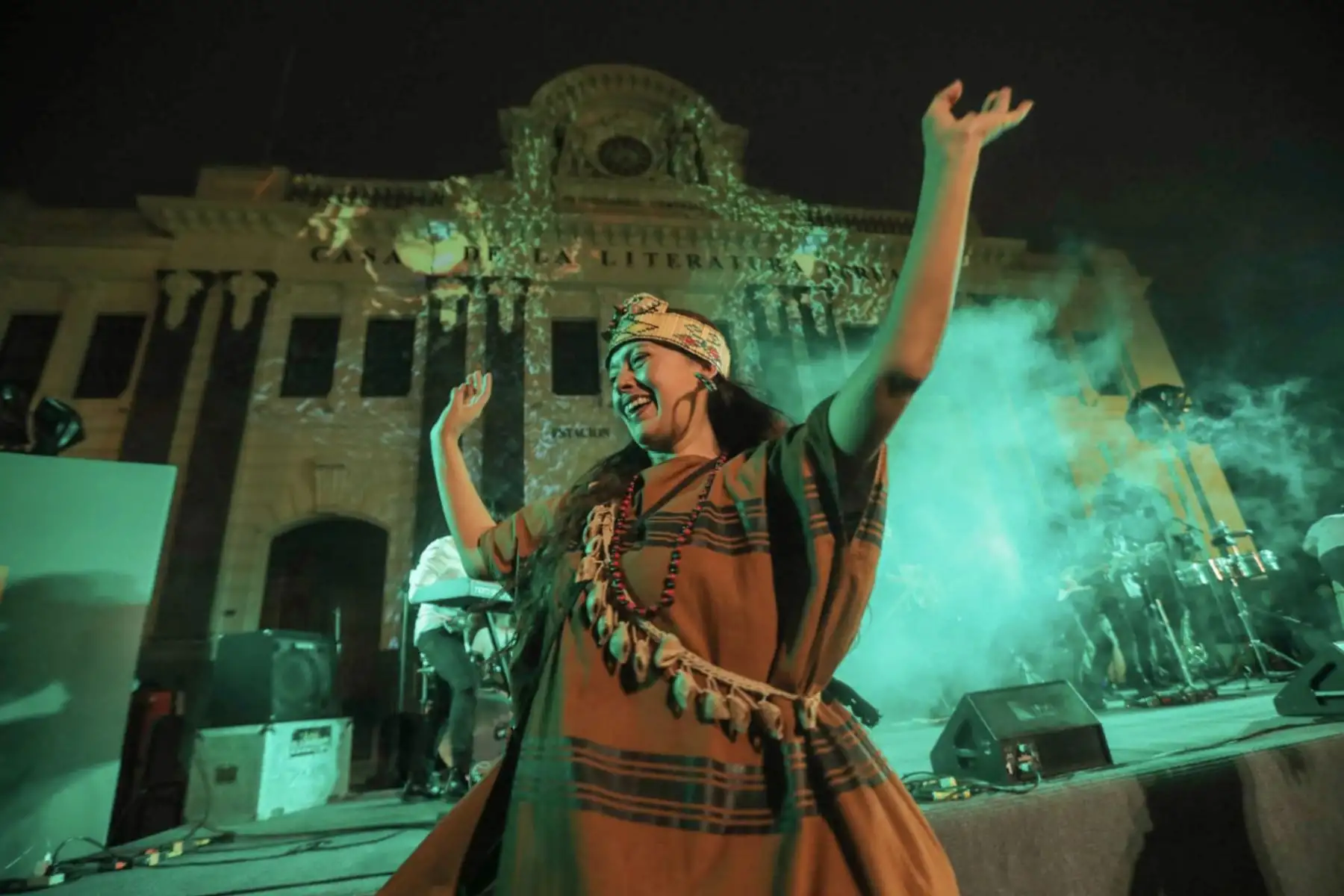 Lima disfrutó de “La Noche del Vraem” con música, danza y degustación de café y cacao.
El evento fue organizado por la Comisión Nacional para el Desarrollo y Vida sin Drogas (Devida), en el marco de las actividades previas a la inauguración de la Expovraem 2019
Foto: DEVIDA