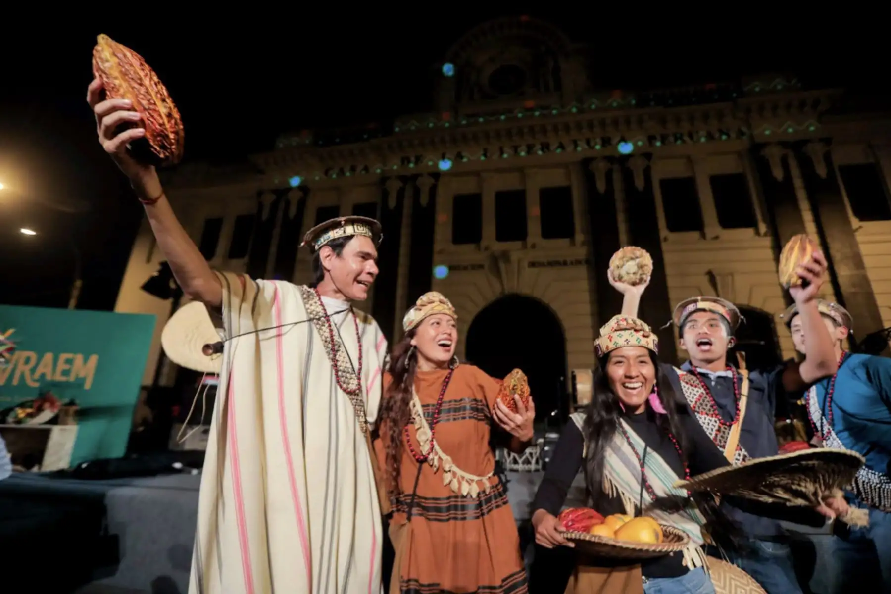 Lima disfrutó de “La Noche del Vraem” con música, danza y degustación de café y cacao.
El evento fue organizado por la Comisión Nacional para el Desarrollo y Vida sin Drogas (Devida), en el marco de las actividades previas a la inauguración de la Expovraem 2019
Foto: DEVIDA