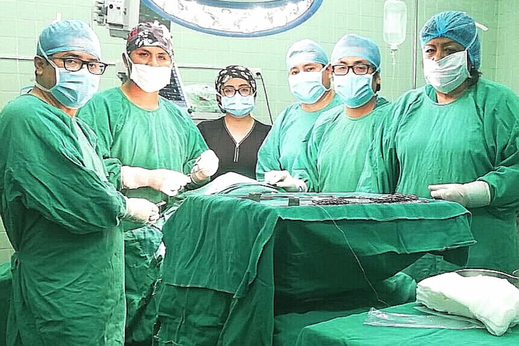 Proeza médica en Chimbote. Médicos del hospital Eleazar Guzmán extirpan con éxito tumor de 2.5 kg a mujer.