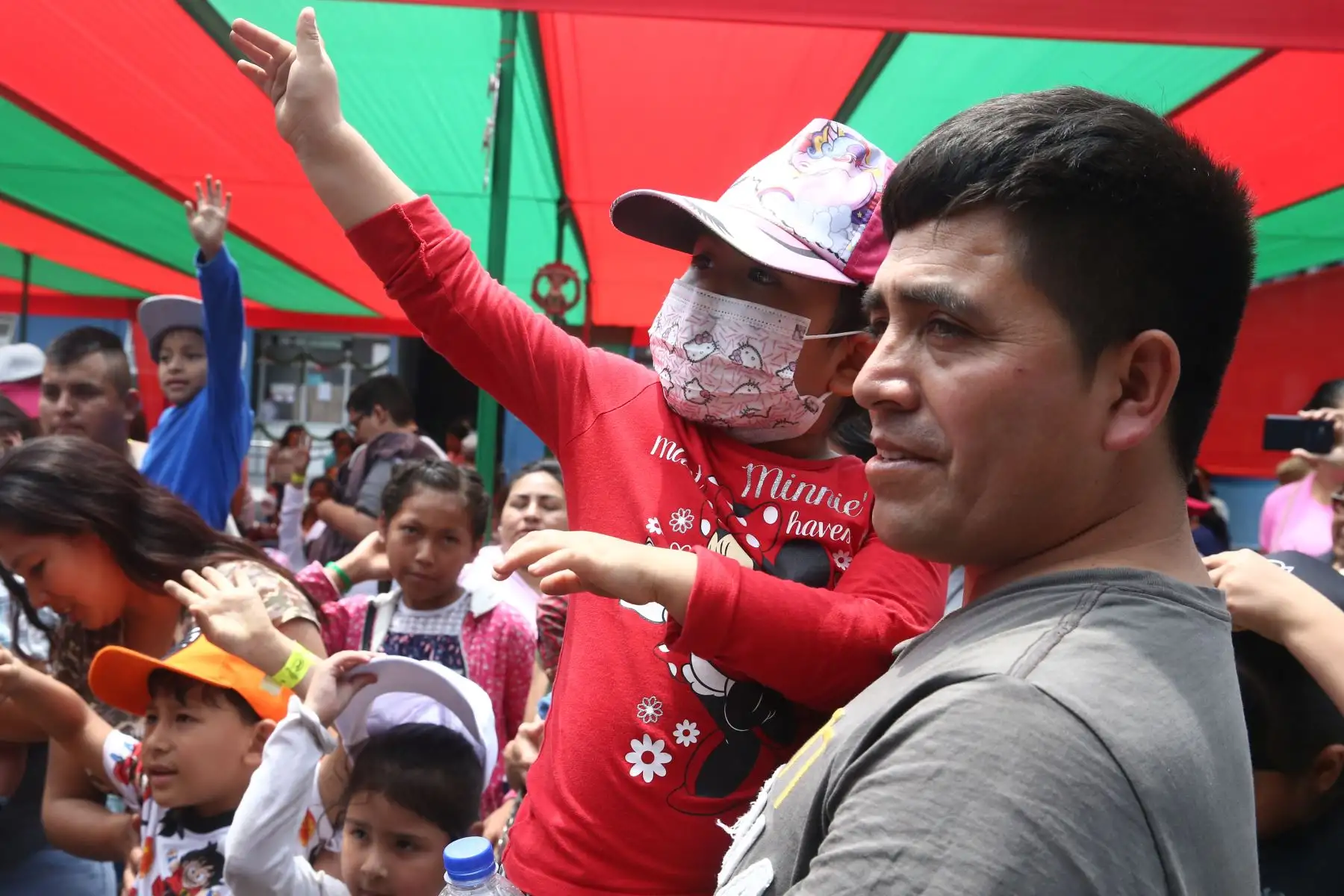 Niños de seguro Social de Esalud, realizaron fiesta de navidad para llevar alegría a pequeños pacientes con enfermedades  Onlógicas del Hospital Nacional Guillermo Almenara de EsSaludod.
