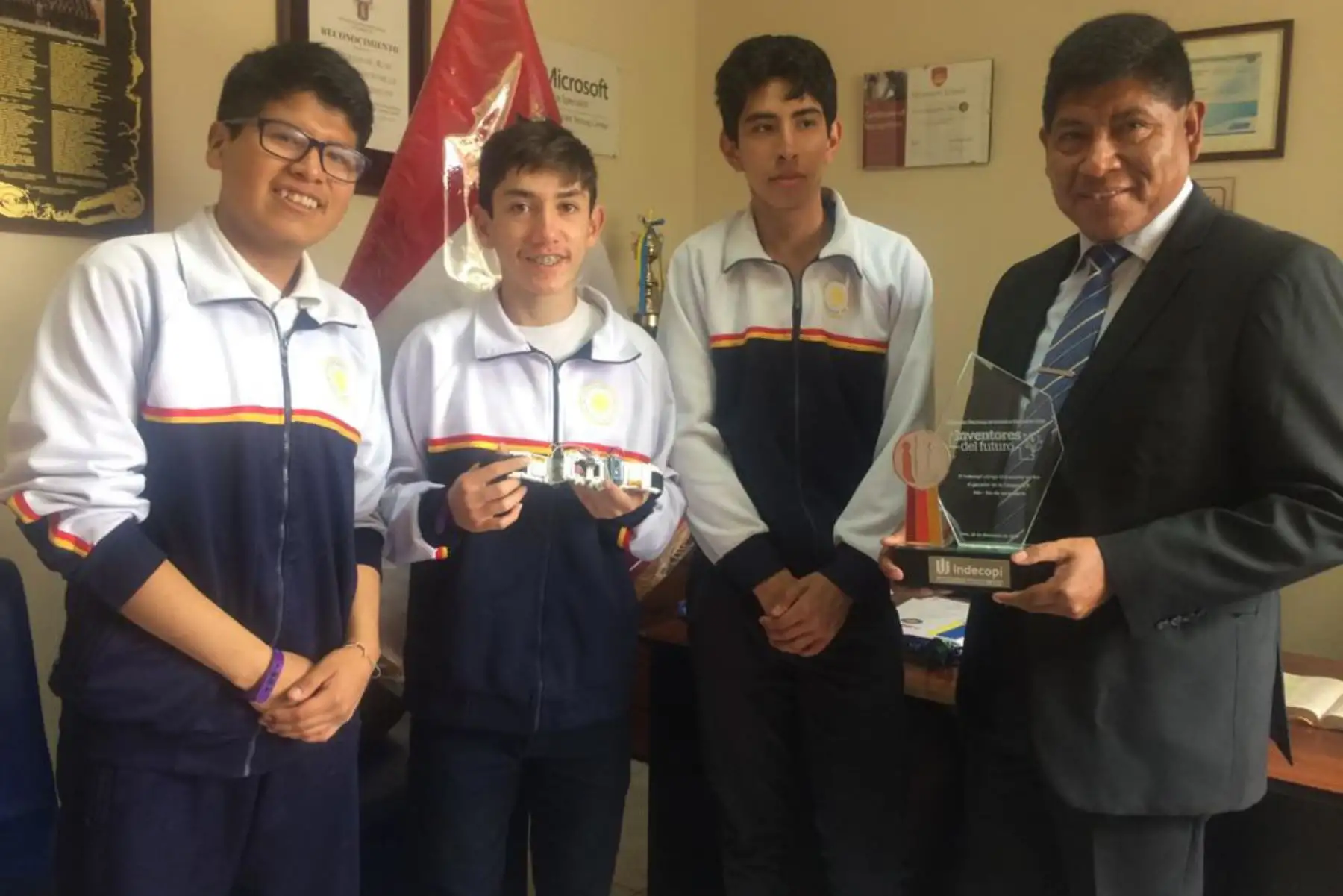 Estudiantes del Coar Arequipa inventaron un medidor de pulso cardiaco, que podría ayudar a reducir accidentes de tránsito en las carreteras.