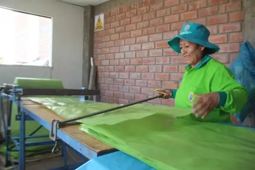 En el distrito de Yanahuara, región Arequipa, funciona la única planta de reciclaje del país que reutiliza el plástico para producir bolsas de plástico.