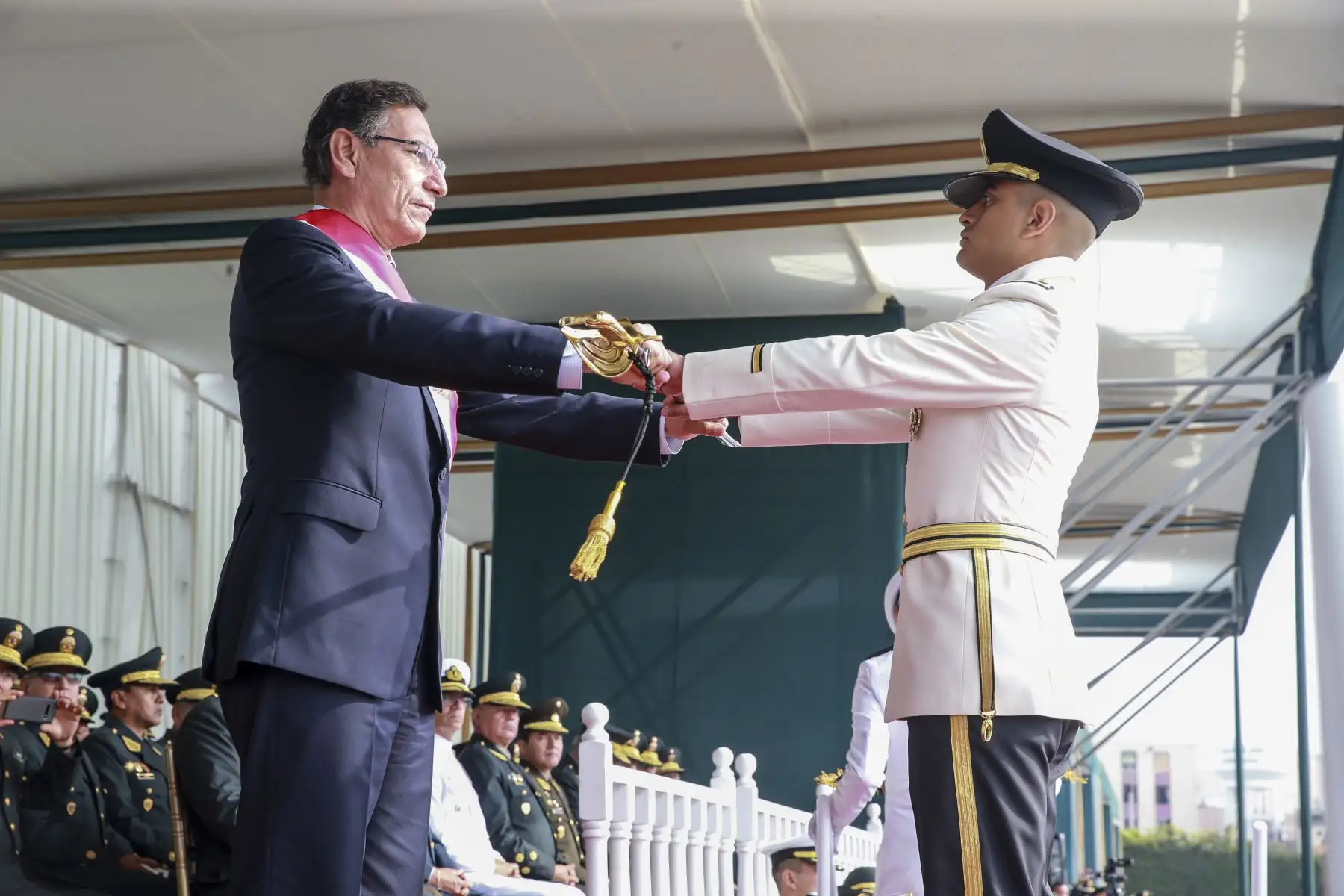 El presidente de la República,Martín Vizcarra, paticipó de la ceremonia de clausura del año académico y graduación de 164 alféreces promoción 2020 “Comandante PNP Felipe Carmelo Andrade Arroyo”, de la escuela de oficiales de la Policía Nacional del Perú.
Foto: ANDINA/ Prensa Presidencia