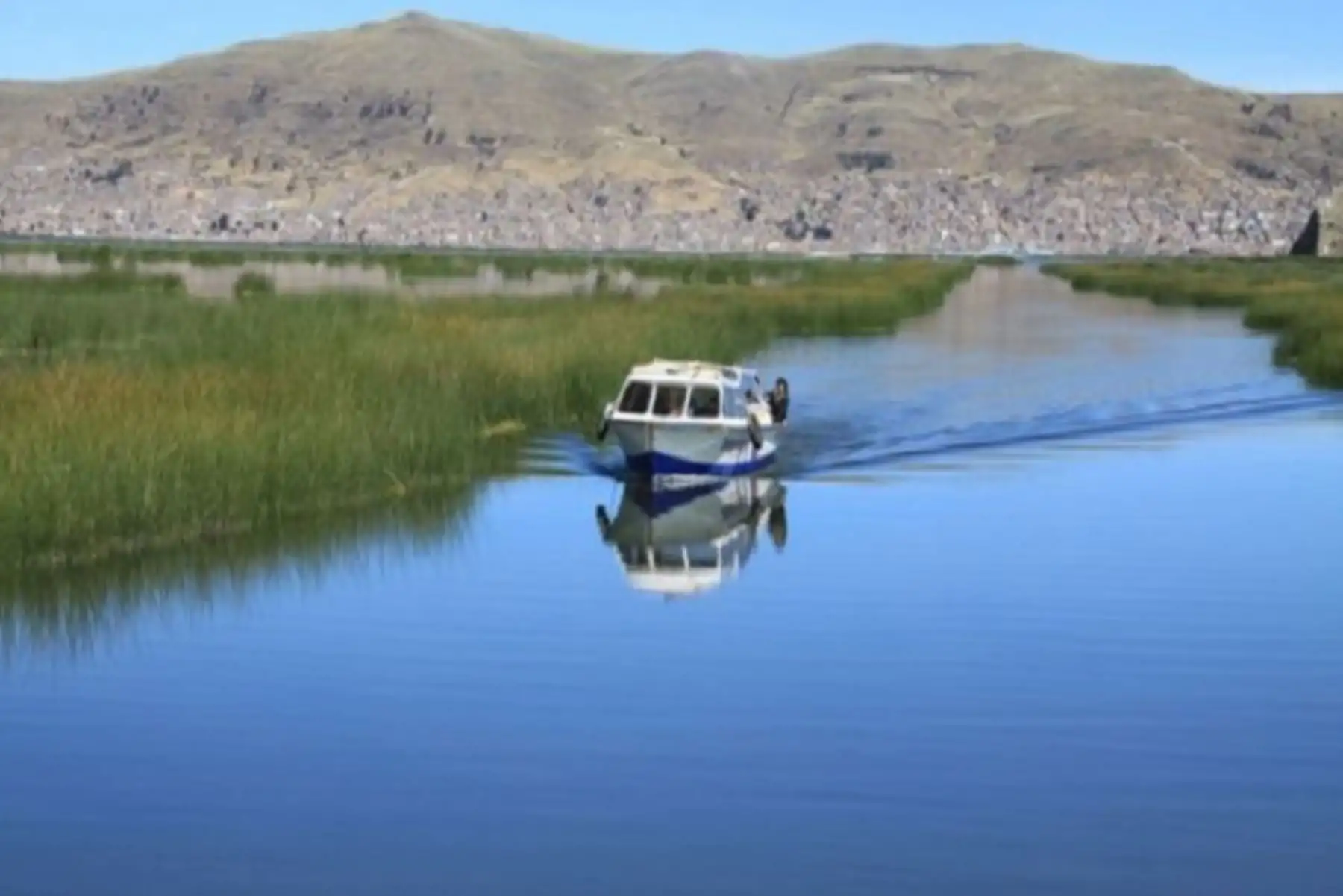 En taller internacional se expusieron alternativas para descontaminar el agua del lago, como aquella que convierte el recurso hídrico en agua potable para consumo humano