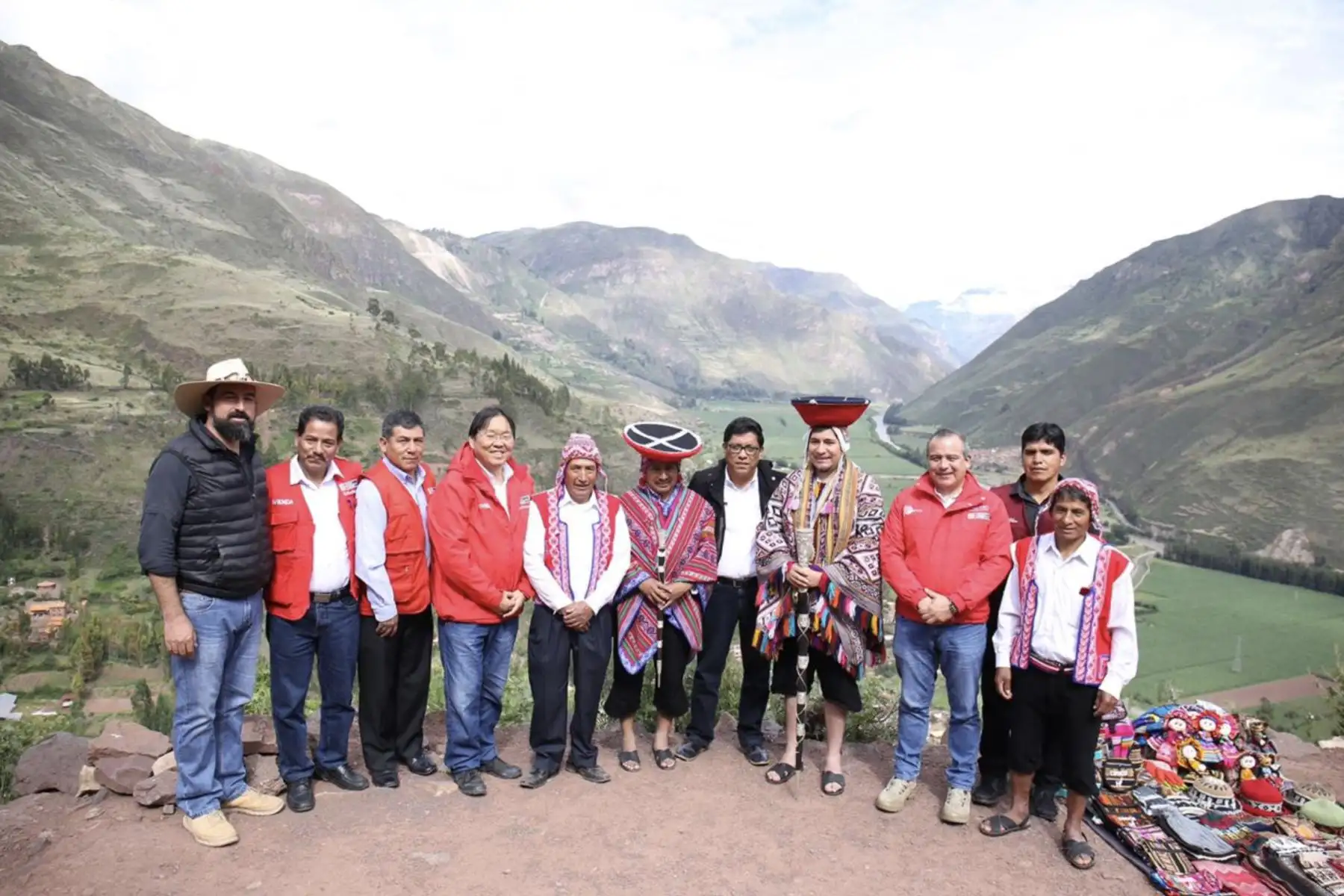 El titular de la PCM, Vicente Zeballos se encuentra en Cusco, donde realizará diversas actividades como supervisión de obras de saneamiento, verificación de cumplimiento en programas sociales y se reunirá con autoridades de la región.
Foto: ANDINA/PCM