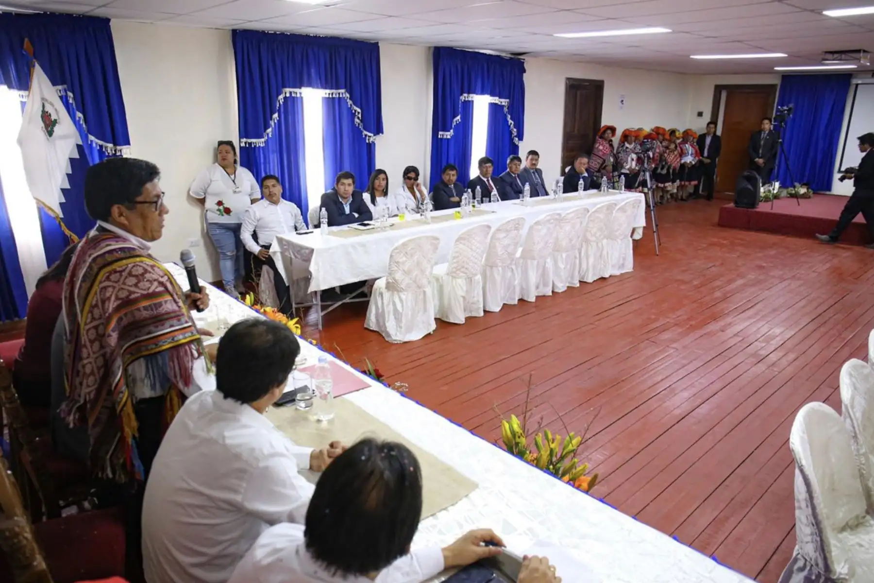 El titular de la PCM, Vicente Zeballos se encuentra en Cusco, donde realizará diversas actividades como supervisión de obras de saneamiento, verificación de cumplimiento en programas sociales y se reunirá con autoridades de la región.
Foto: ANDINA/PCM
