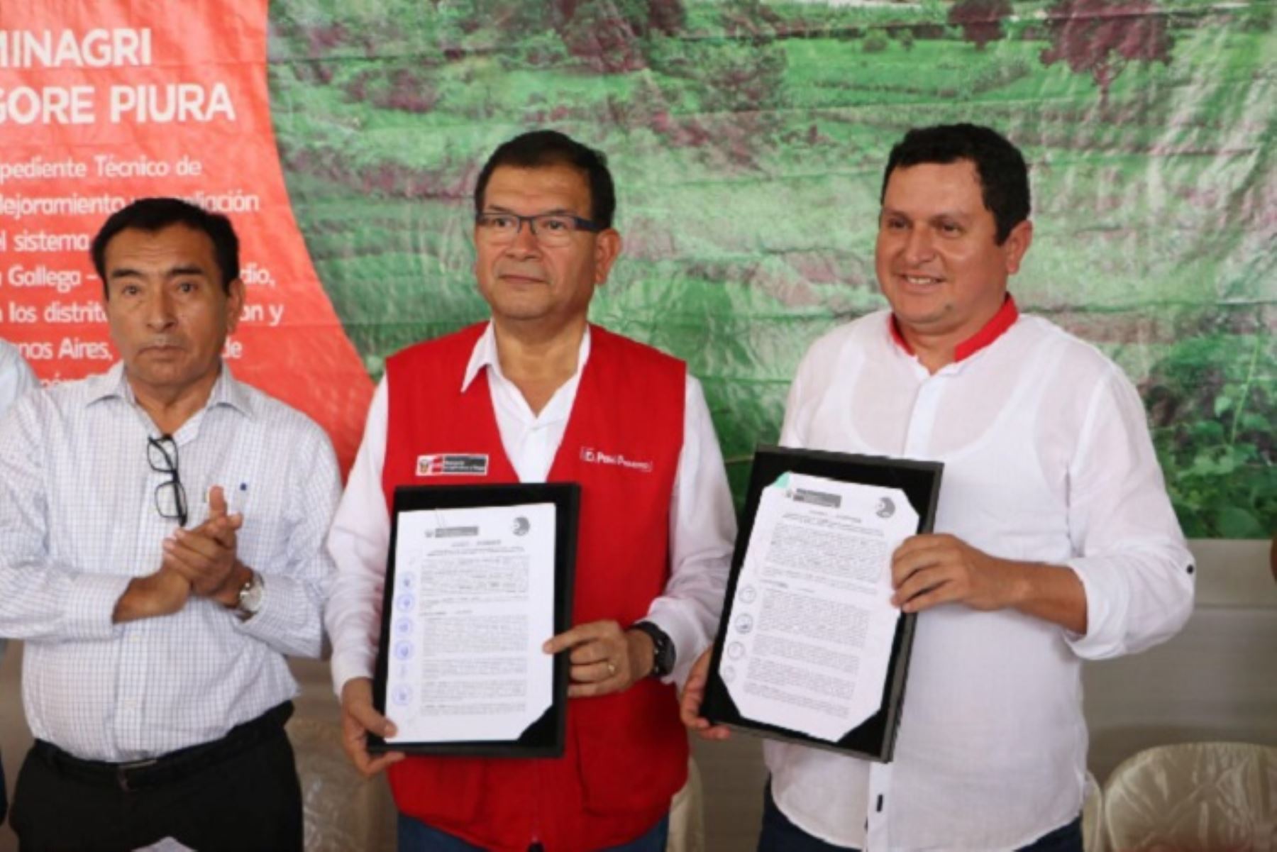 El acuerdo fue rubricado por el ministro de Agricultura, Jorge Montenegro, y el  gobernador regional de Piura, Servando García.