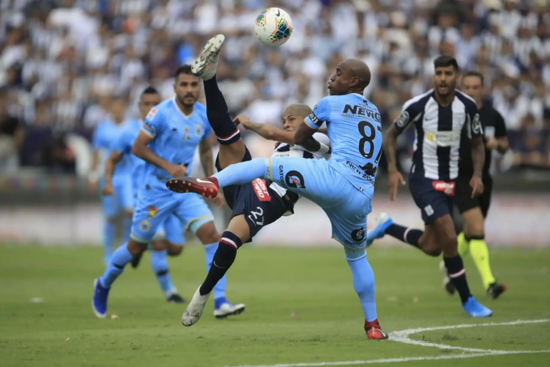 Alianza Lima se enfrenta al Binacional por  la gran final del fútbol peruano en el estadio Alejandro Villanueva.
Foto: ANDINA / Juan Carlos Guzmán