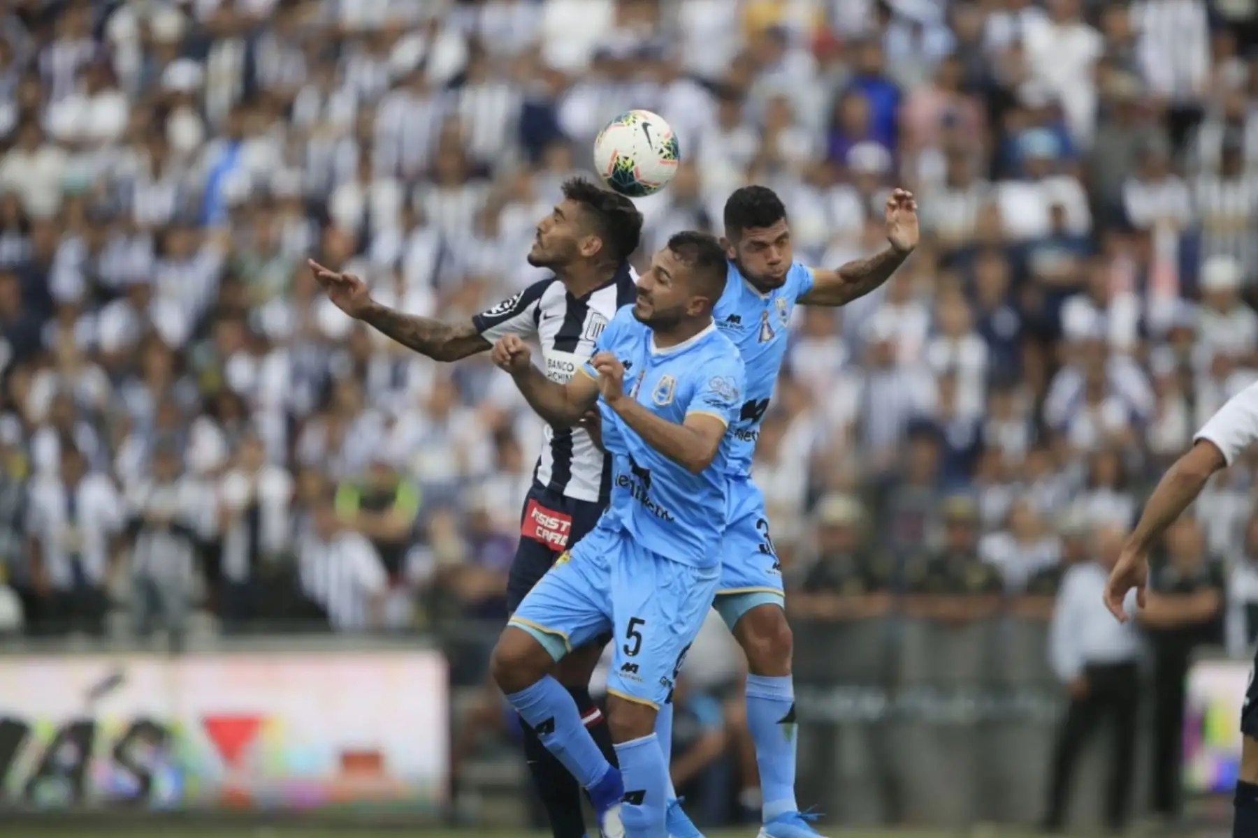 Alianza Lima se enfrenta al Binacional por  la gran final del fútbol peruano en el estadio Alejandro Villanueva.
Foto: ANDINA / Juan Carlos Guzmán
