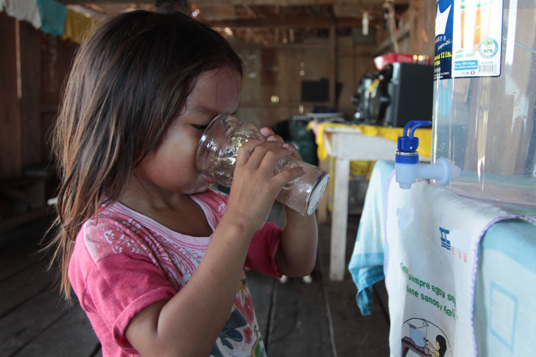 Con plantas potabilizadoras de agua portátiles el Ministerio de Vivienda atiende a comunidades indígenas de Loreto. ANDINA/Difusión