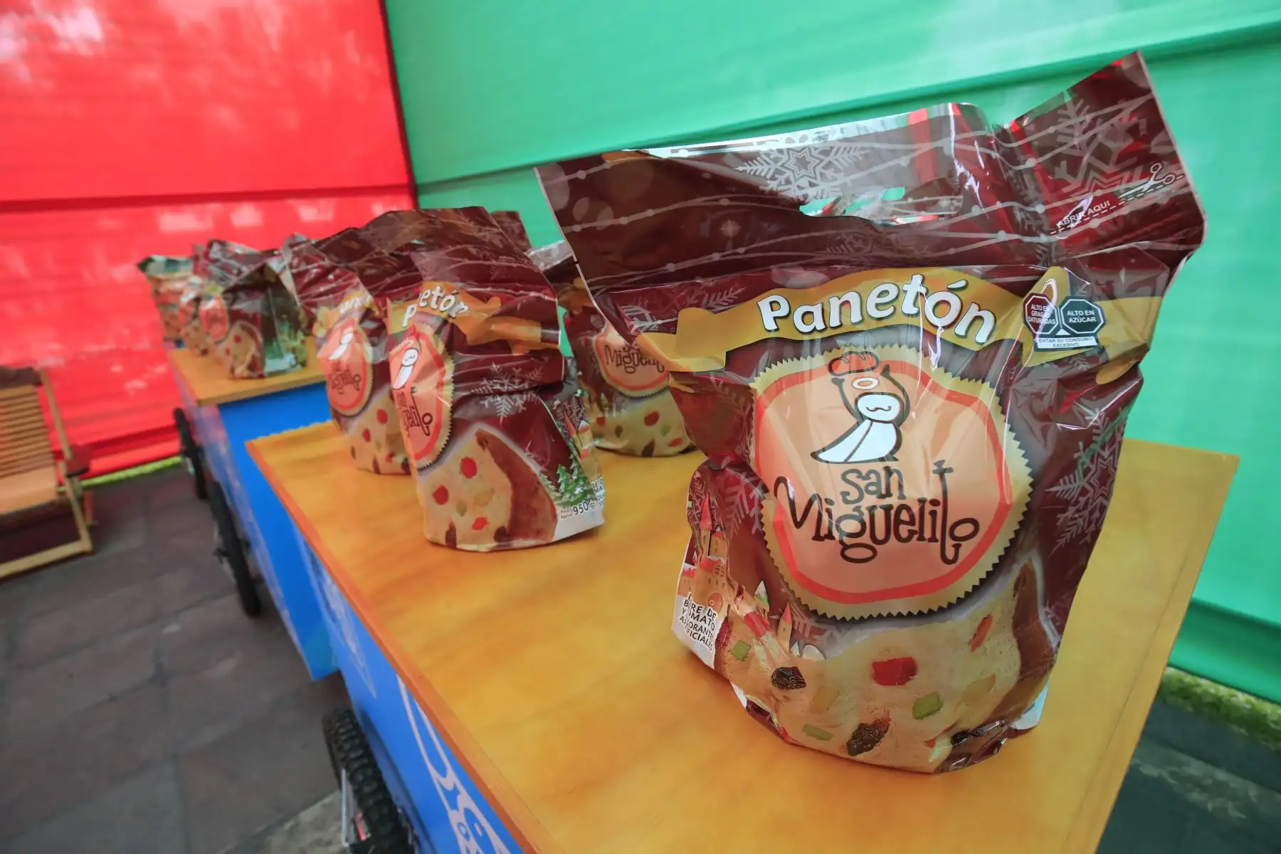 Feria Nacional Navideña 2019 denominada “UN PRODUCTO UN CAMBIO”, en la Plaza de la Democracia organizada por el INPE donde se venden productos elaborados por los internos de todos los penales del Perú.

Foto: ANDINA / Juan Carlos Guzmán Negrini