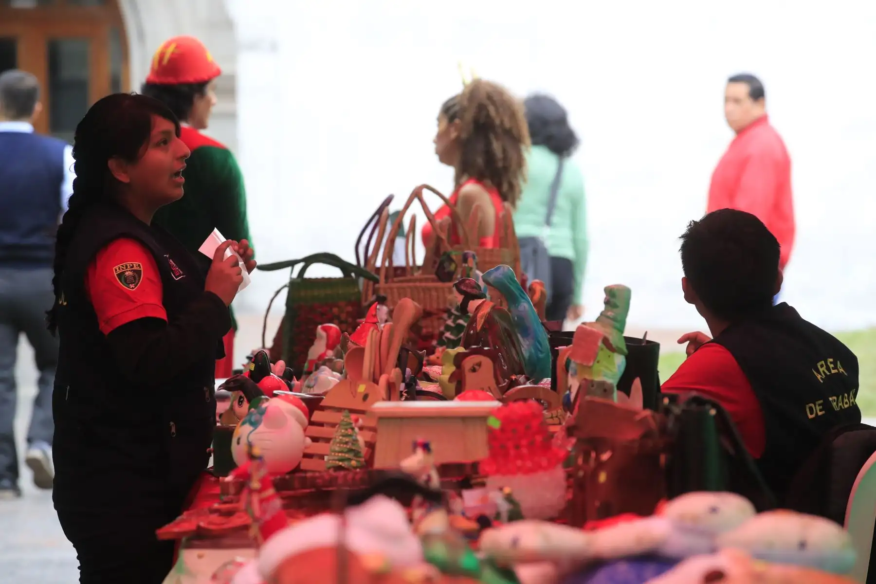 Feria Nacional Navideña 2019 denominada “UN PRODUCTO UN CAMBIO”, en la Plaza de la Democracia organizada por el INPE donde se venden productos elaborados por los internos de todos los penales del Perú.

Foto: ANDINA / Juan Carlos Guzmán Negrini