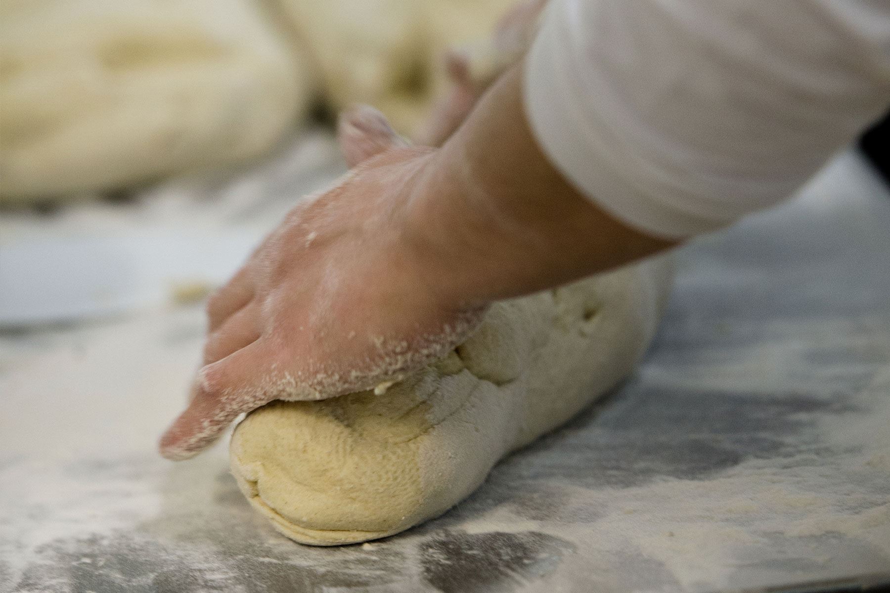 Elaboración de pan. Foto: AFP.