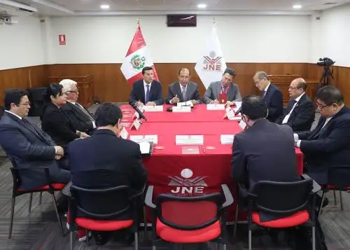 JNE recibió a integrantes de misión de observadores de la Uniore.