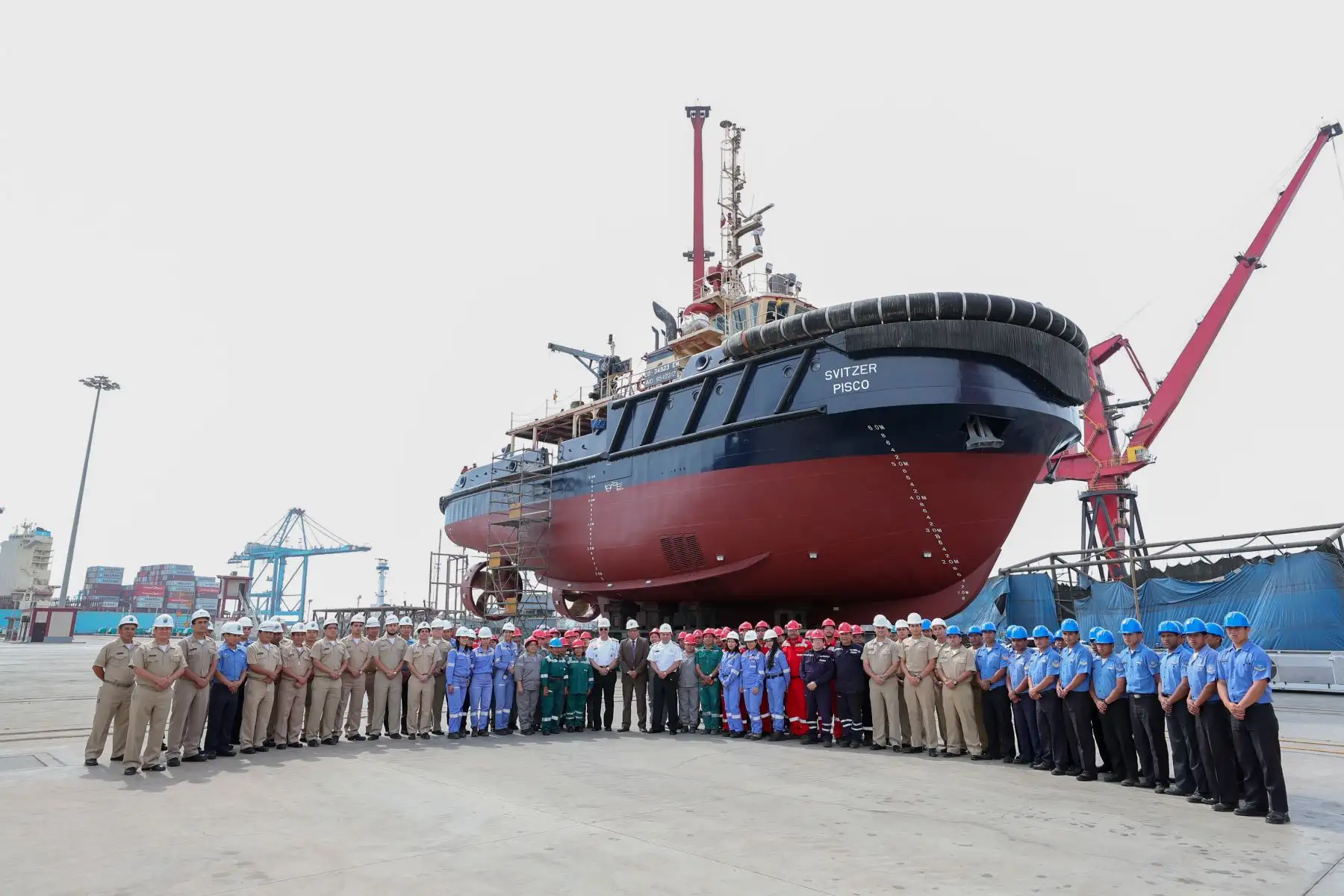 El presidente del Consejo de Ministros, Vicente Zeballos, visitó esta tarde la Base Naval del Callao, donde fue recibido por el Comandante General de la Marina de Guerra del Perú, almirante Fernando Cerdán Ruiz.
Foto: PCM